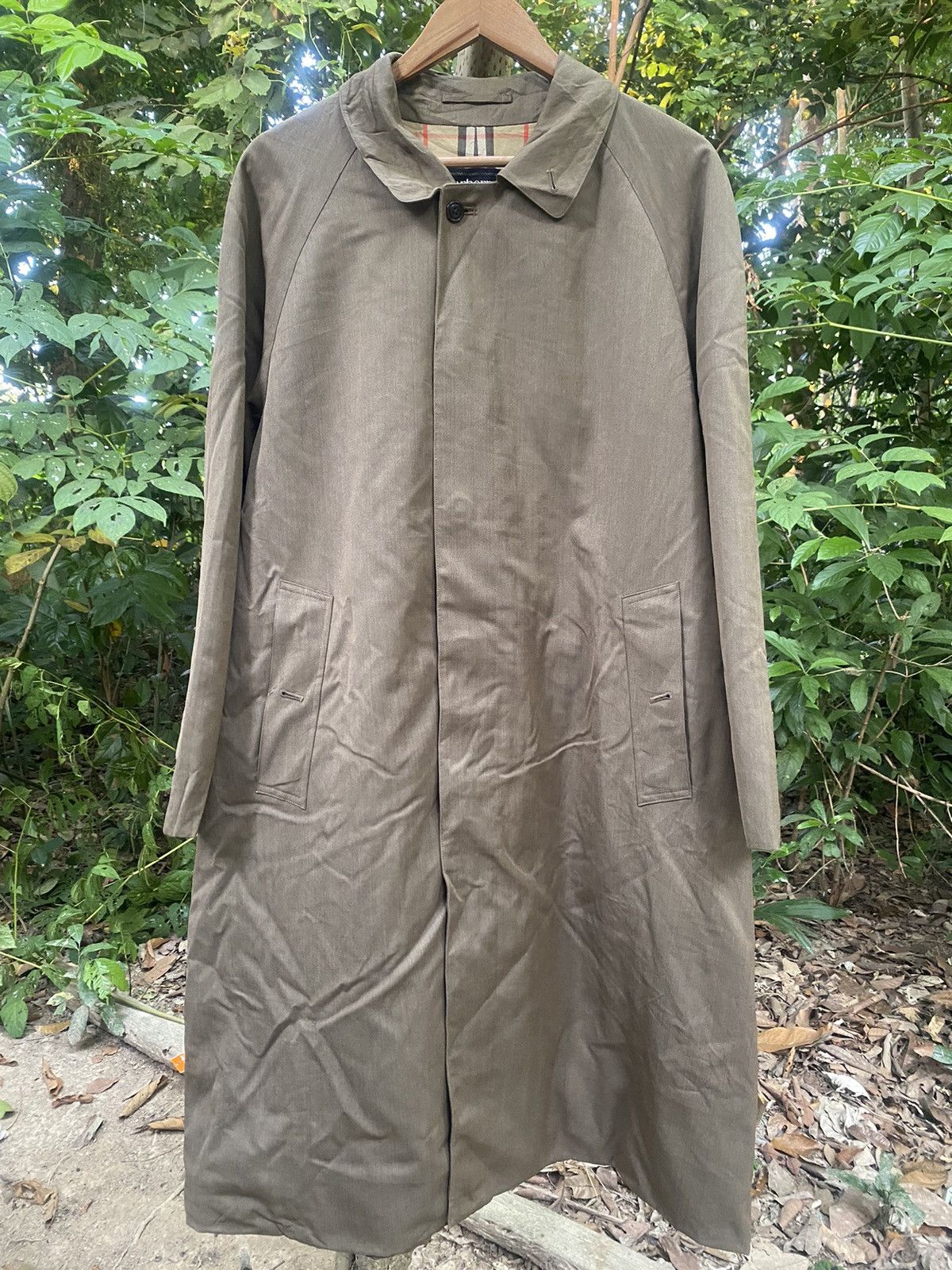 BURBERRY TRENCH COAT