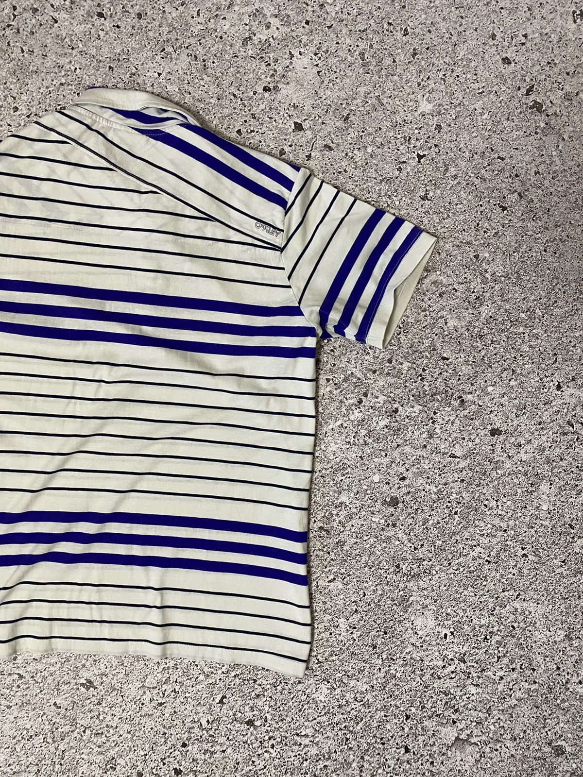 Oakley × Vintage Vintage Oakley Surfing Polo T-Shirt Center Logo Size US L / EU 52-54 / 3 - 4 Thumbnail