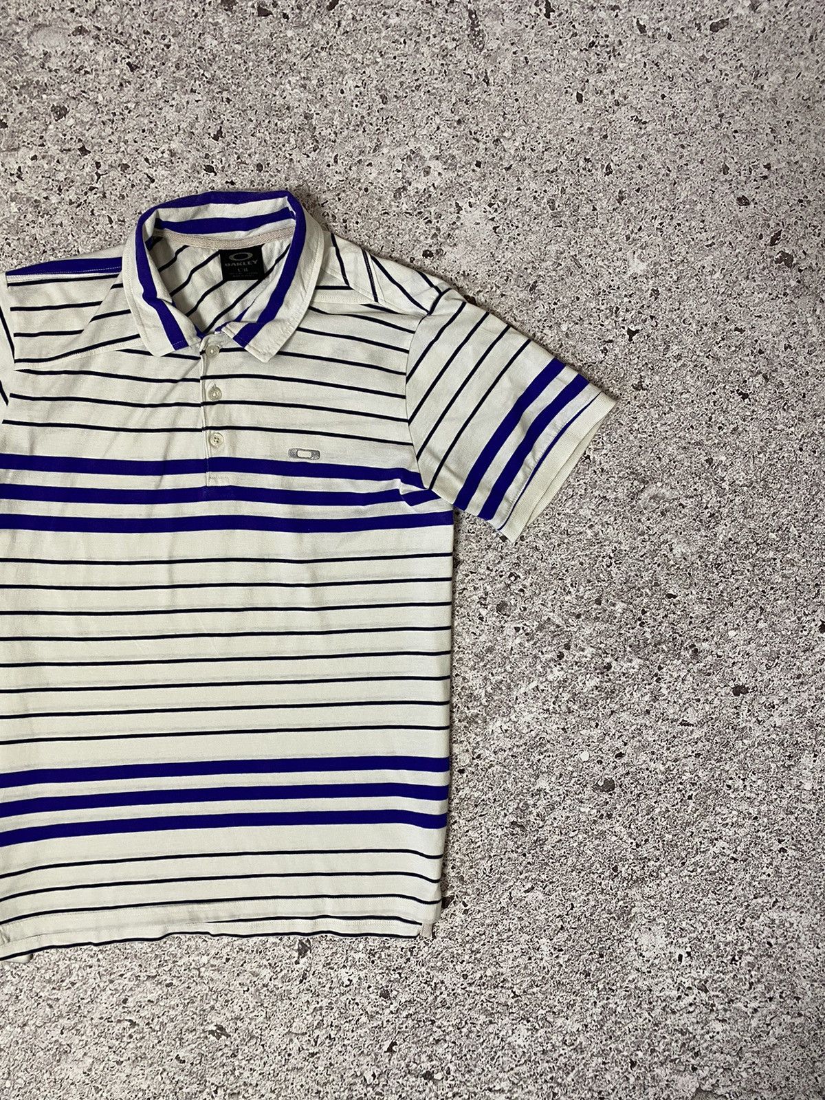 Oakley × Vintage Vintage Oakley Surfing Polo T-Shirt Center Logo Size US L / EU 52-54 / 3 - 3 Thumbnail