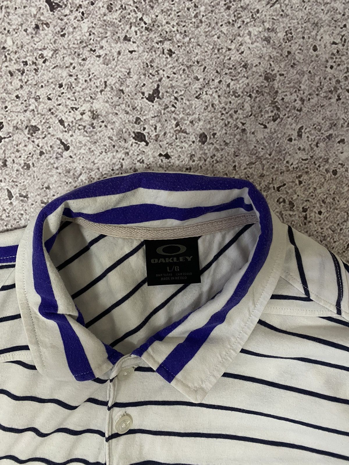 Oakley × Vintage Vintage Oakley Surfing Polo T-Shirt Center Logo Size US L / EU 52-54 / 3 - 5 Thumbnail