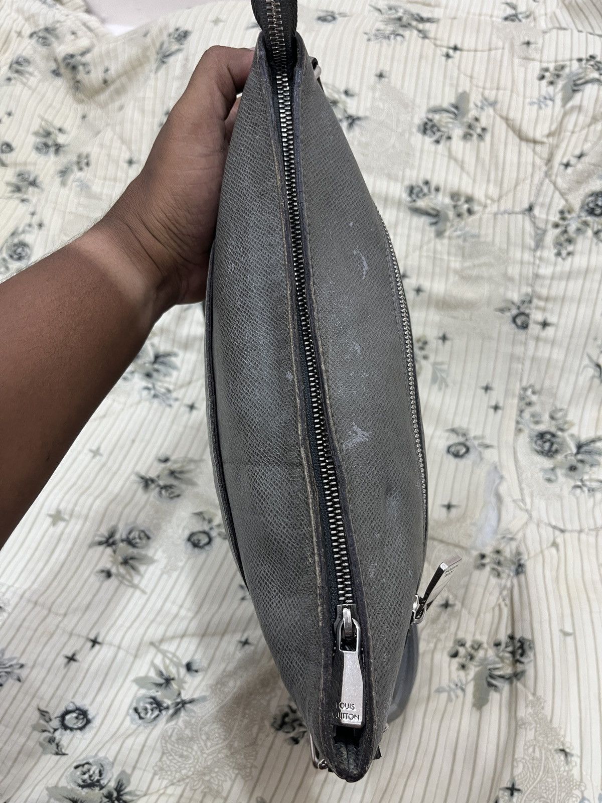 Louis Vuitton LOUIS VUITTON TAIGA SASHA BAGS Size ONE SIZE - 9 Thumbnail
