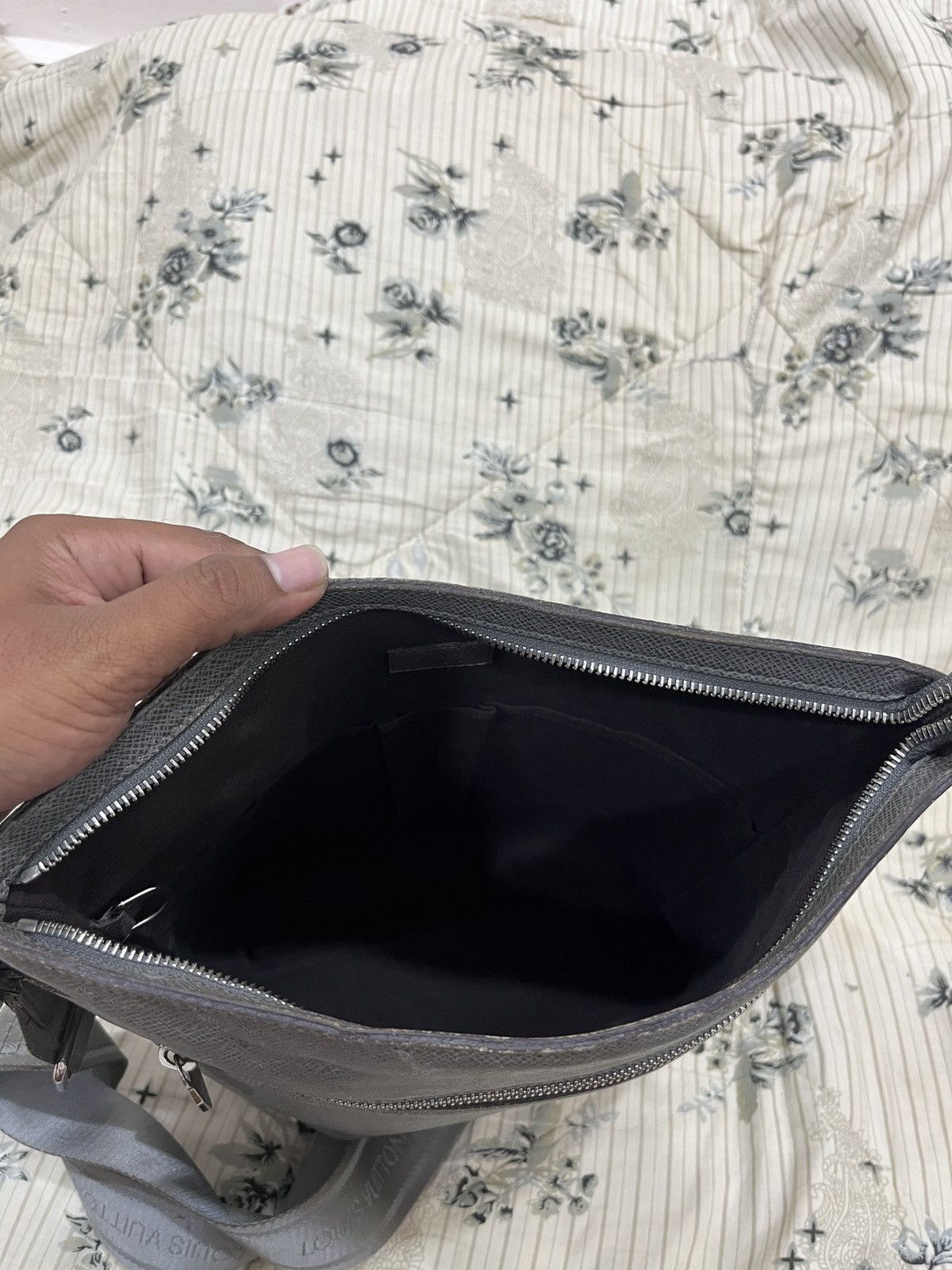 Louis Vuitton LOUIS VUITTON TAIGA SASHA BAGS Size ONE SIZE - 13 Thumbnail