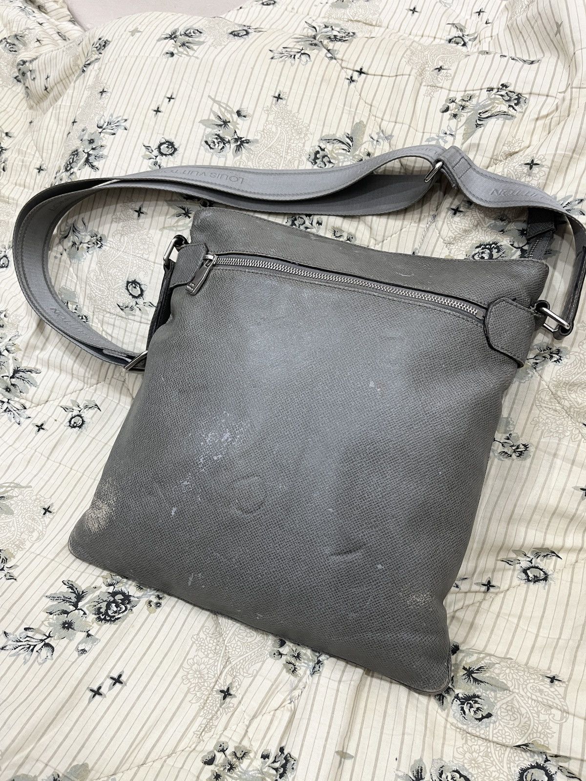 Louis Vuitton LOUIS VUITTON TAIGA SASHA BAGS Size ONE SIZE - 3 Thumbnail