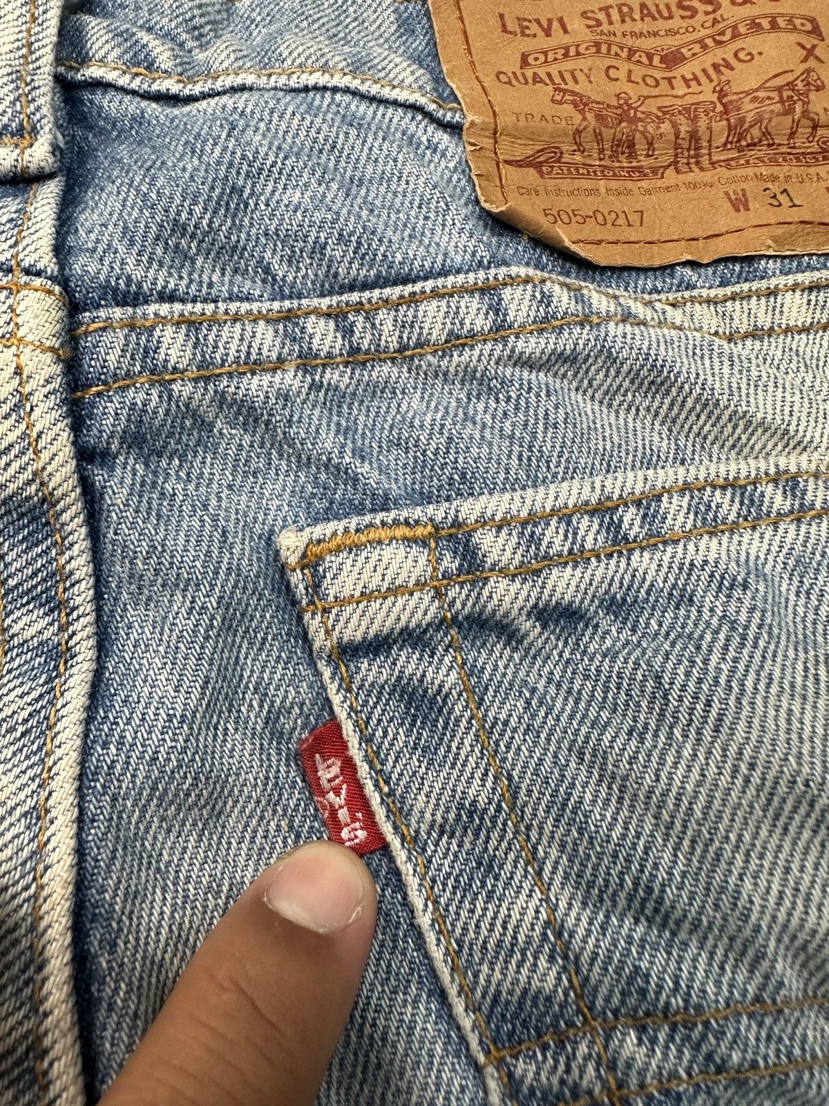 Levi's Vintage Clothing Vintage Levi’s 505 made in USA denim jeans Size US 29 - 19 Thumbnail
