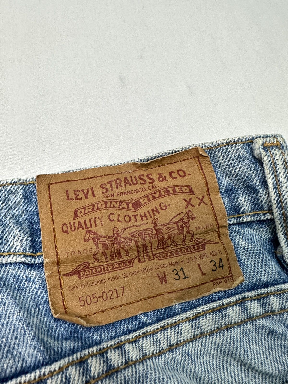 Levi's Vintage Clothing Vintage Levi’s 505 made in USA denim jeans Size US 29 - 20 Thumbnail