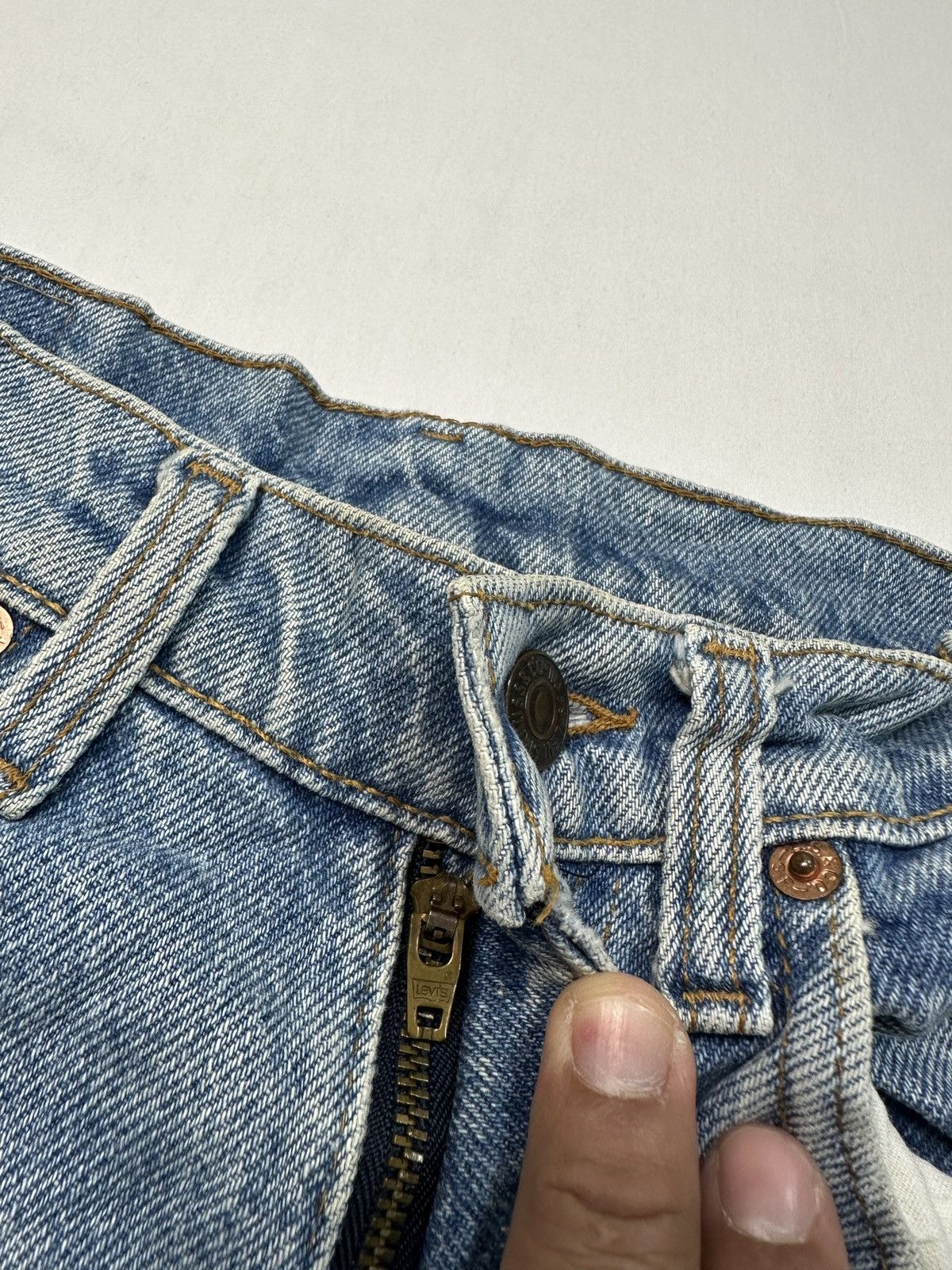 Levi's Vintage Clothing Vintage Levi’s 505 made in USA denim jeans Size US 29 - 11 Thumbnail