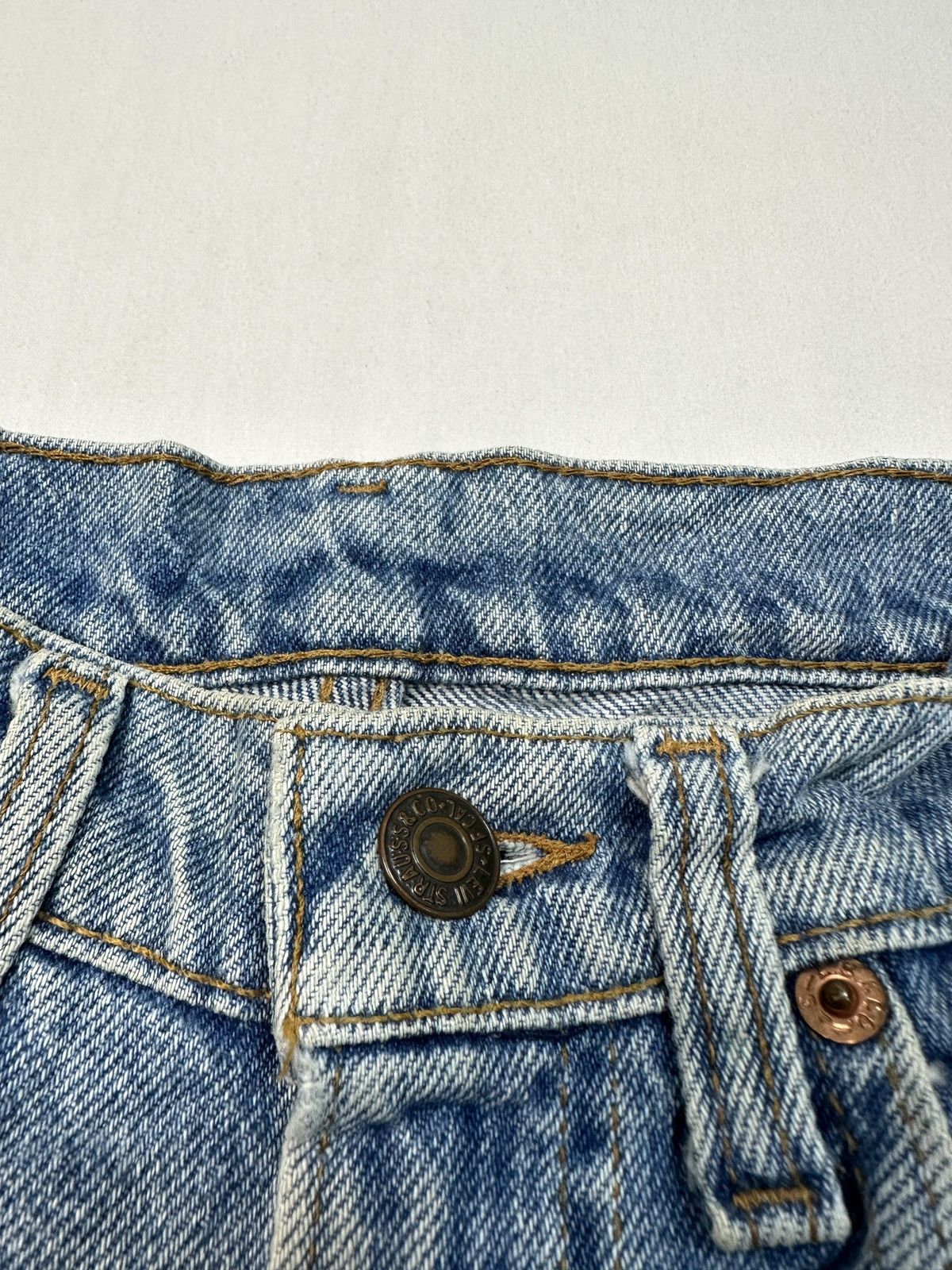 Levi's Vintage Clothing Vintage Levi’s 505 made in USA denim jeans Size US 29 - 10 Thumbnail