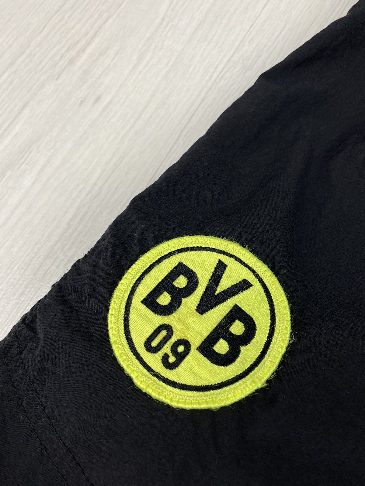 Nike Vintage Borussia Dortmund BVB Nike Shorts Y2K PSG Barcelona Size US 32 / EU 48 - 2 Thumbnail