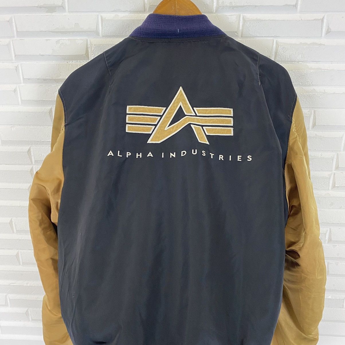 Alpha Industries Vintage Alpha Industries bomber jacket nice design Size US M / EU 48-50 / 2 - 12 Thumbnail