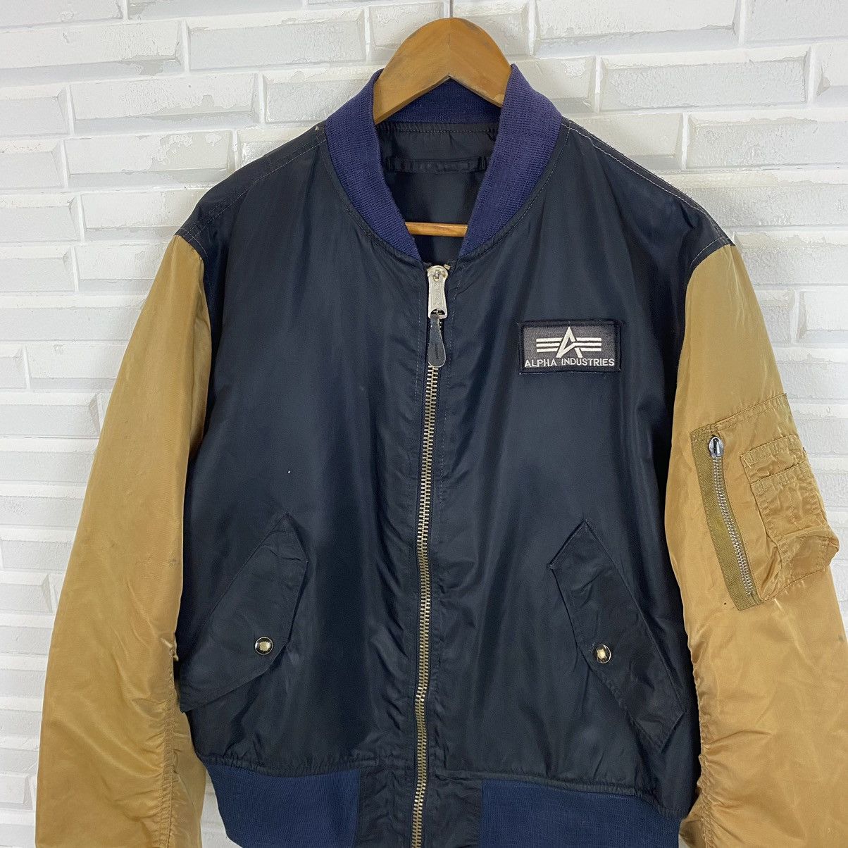 Alpha Industries Vintage Alpha Industries bomber jacket nice design Size US M / EU 48-50 / 2 - 5 Thumbnail