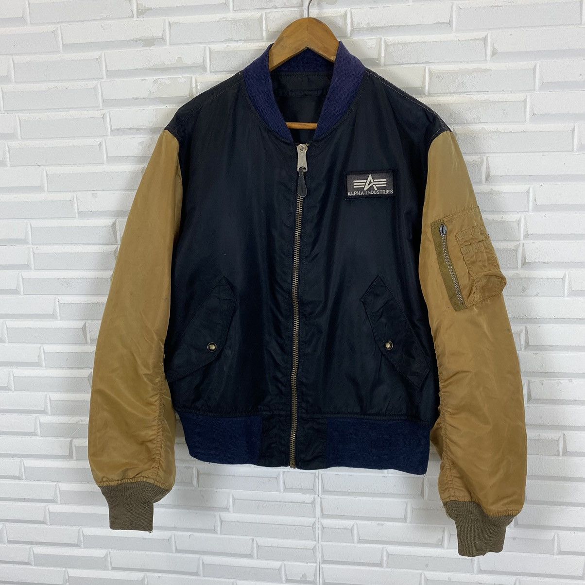 Alpha Industries Vintage Alpha Industries bomber jacket nice design Size US M / EU 48-50 / 2 - 4 Thumbnail
