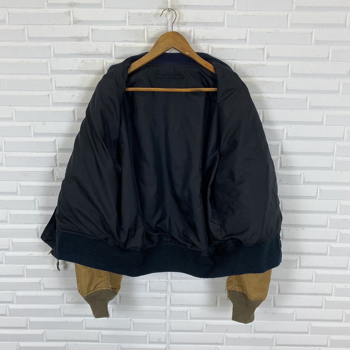 Alpha Industries Vintage Alpha Industries bomber jacket nice design Size US M / EU 48-50 / 2 - 13 Thumbnail