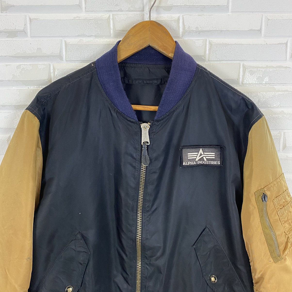 Alpha Industries Vintage Alpha Industries bomber jacket nice design Size US M / EU 48-50 / 2 - 6 Thumbnail