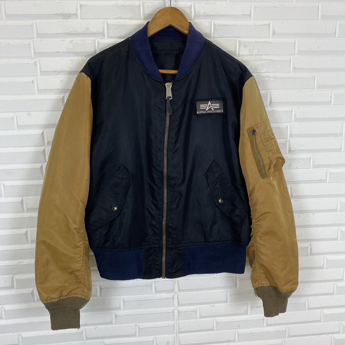 Alpha Industries Vintage Alpha Industries bomber jacket nice design Size US M / EU 48-50 / 2 - 3 Thumbnail
