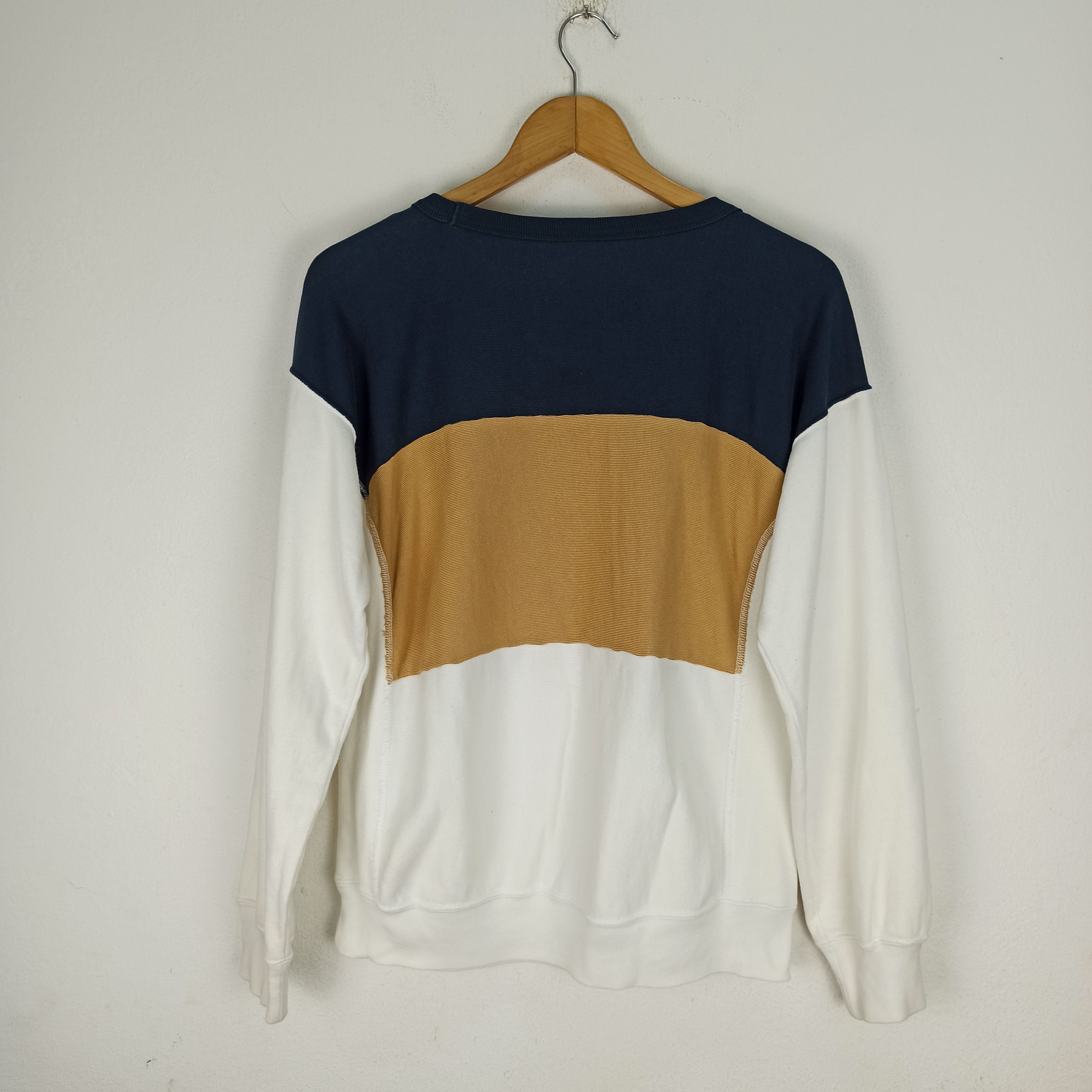 Champion Vintage Champion Small Logo 3 colour Nice Design Size US M / EU 48-50 / 2 - 6 Thumbnail