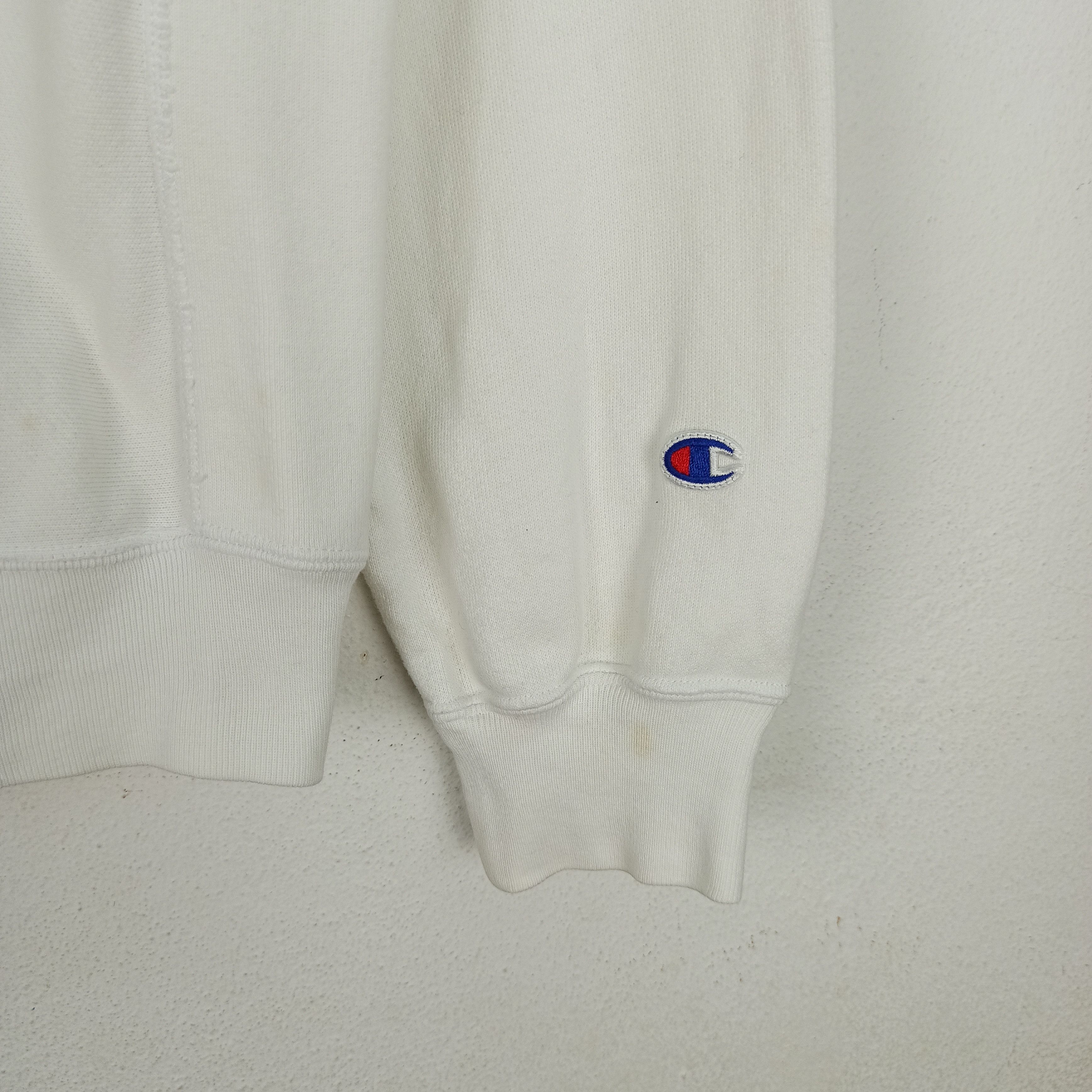 Champion Vintage Champion Small Logo 3 colour Nice Design Size US M / EU 48-50 / 2 - 4 Thumbnail