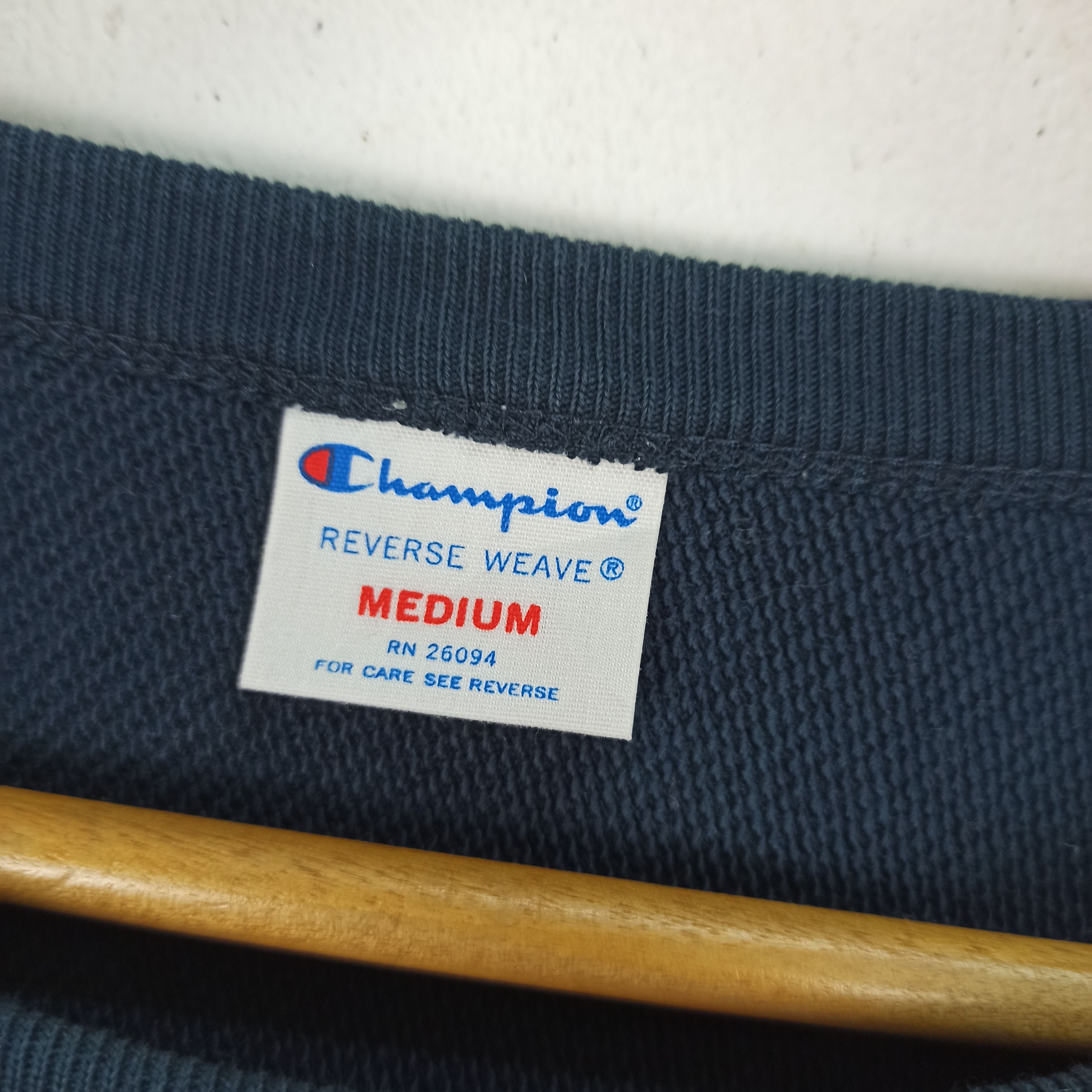 Champion Vintage Champion Small Logo 3 colour Nice Design Size US M / EU 48-50 / 2 - 7 Thumbnail