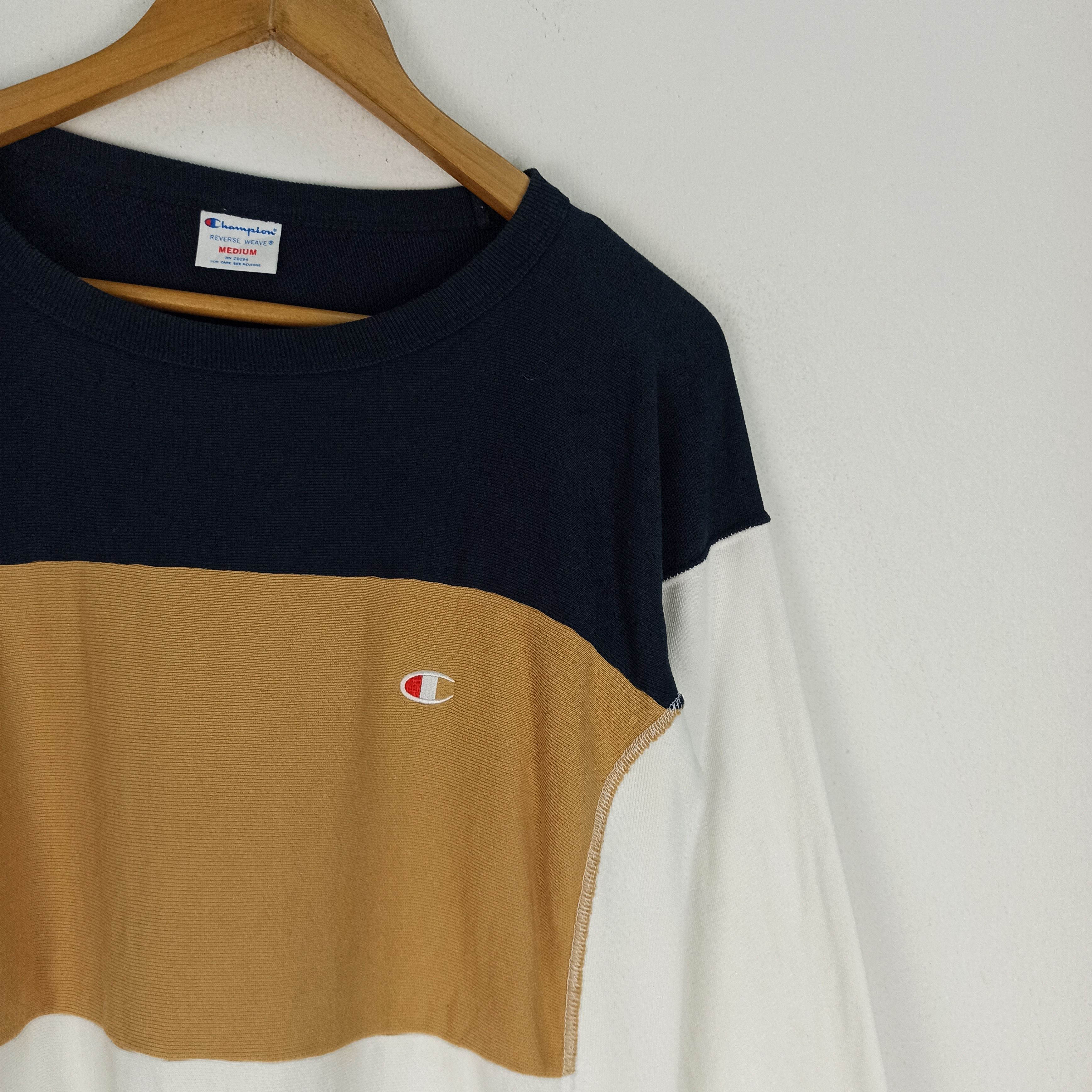 Champion Vintage Champion Small Logo 3 colour Nice Design Size US M / EU 48-50 / 2 - 2 Thumbnail