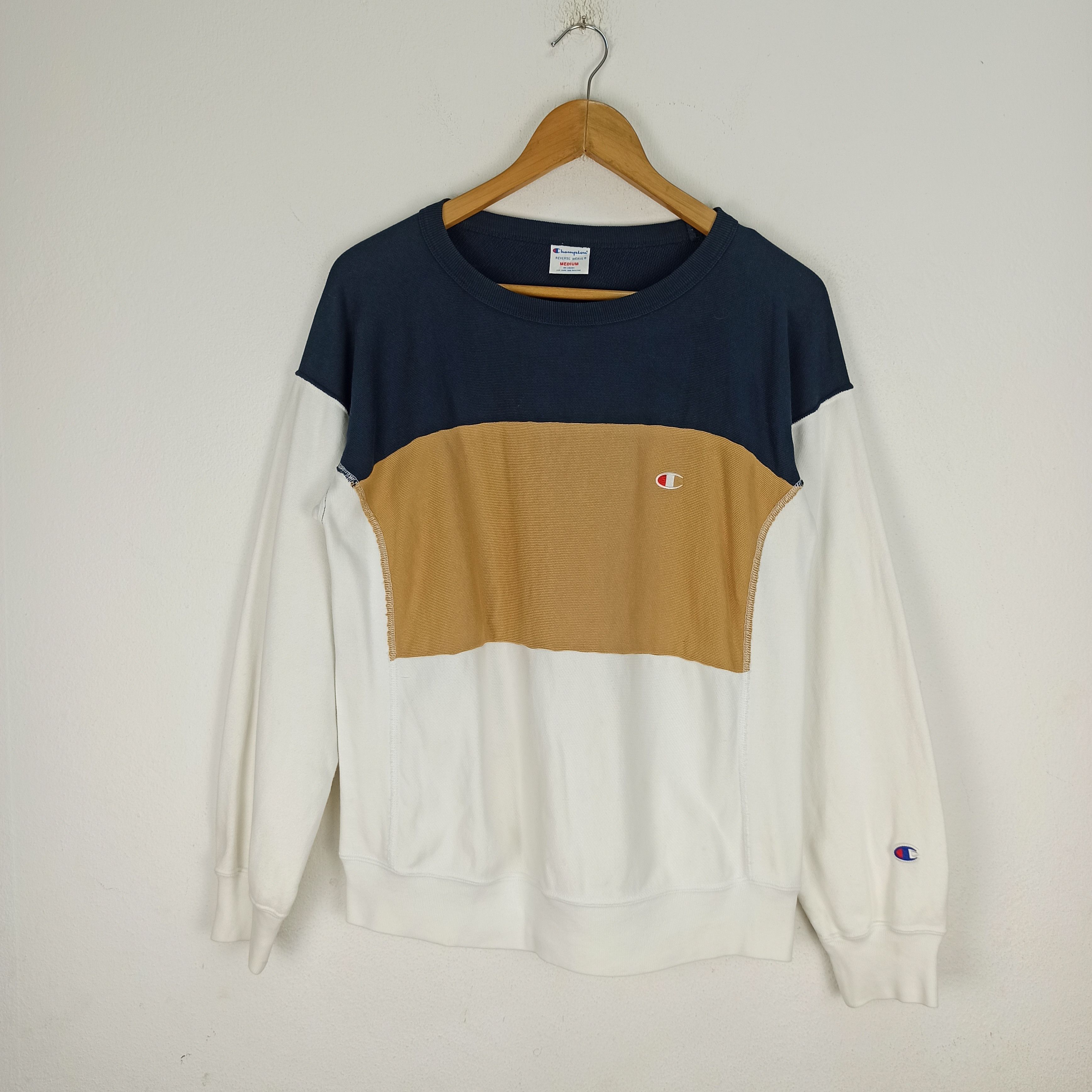 Champion Vintage Champion Small Logo 3 colour Nice Design Size US M / EU 48-50 / 2 - 1 Thumbnail