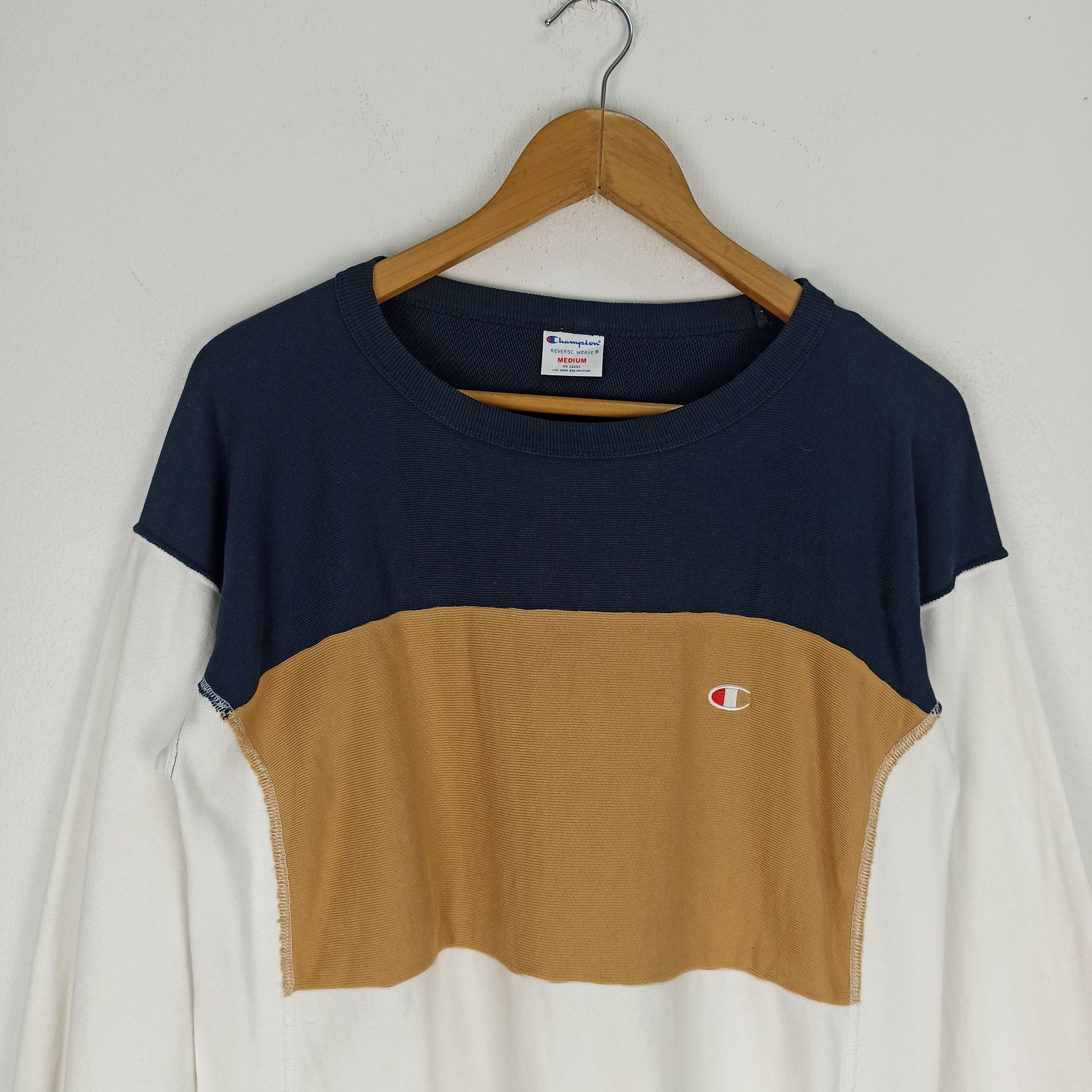 Champion Vintage Champion Small Logo 3 colour Nice Design Size US M / EU 48-50 / 2 - 3 Thumbnail