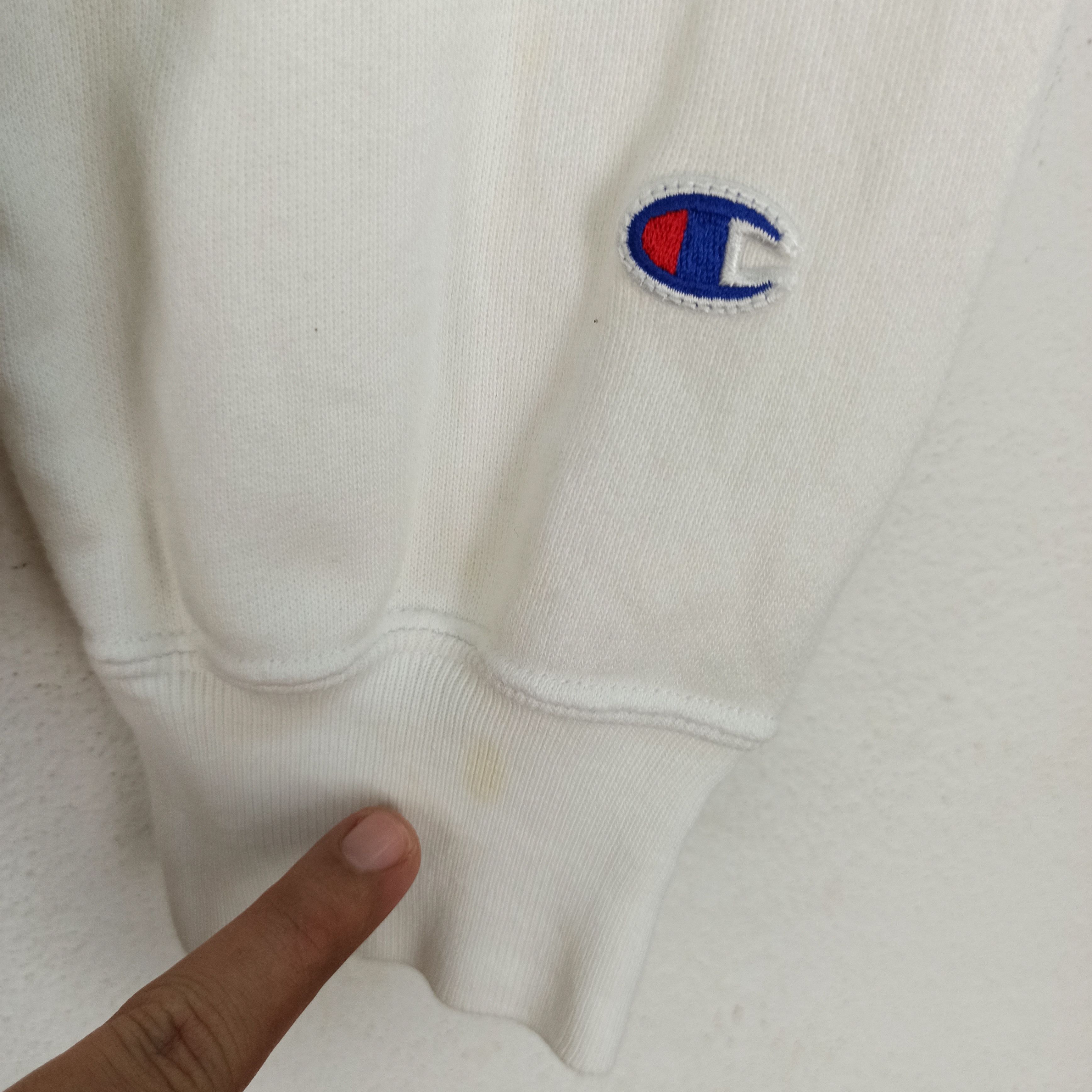 Champion Vintage Champion Small Logo 3 colour Nice Design Size US M / EU 48-50 / 2 - 5 Thumbnail
