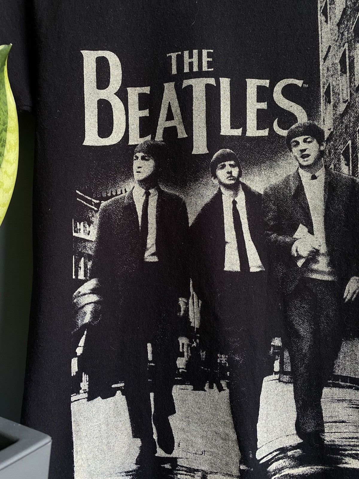 Band Tees The Beatles 2004 Band T Shirt Men’s S Black Big Logo Size US S / EU 44-46 / 1 - 7 Thumbnail