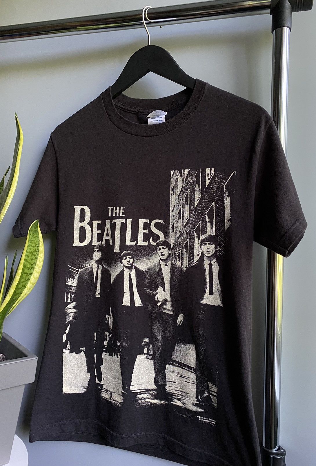 Band Tees The Beatles 2004 Band T Shirt Men’s S Black Big Logo Size US S / EU 44-46 / 1 - 3 Thumbnail