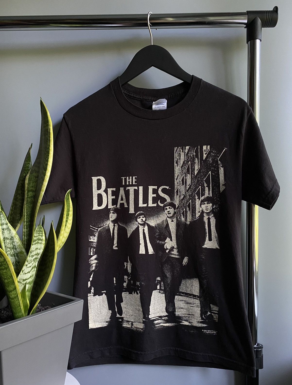 Band Tees The Beatles 2004 Band T Shirt Men’s S Black Big Logo Size US S / EU 44-46 / 1 - 1 Thumbnail