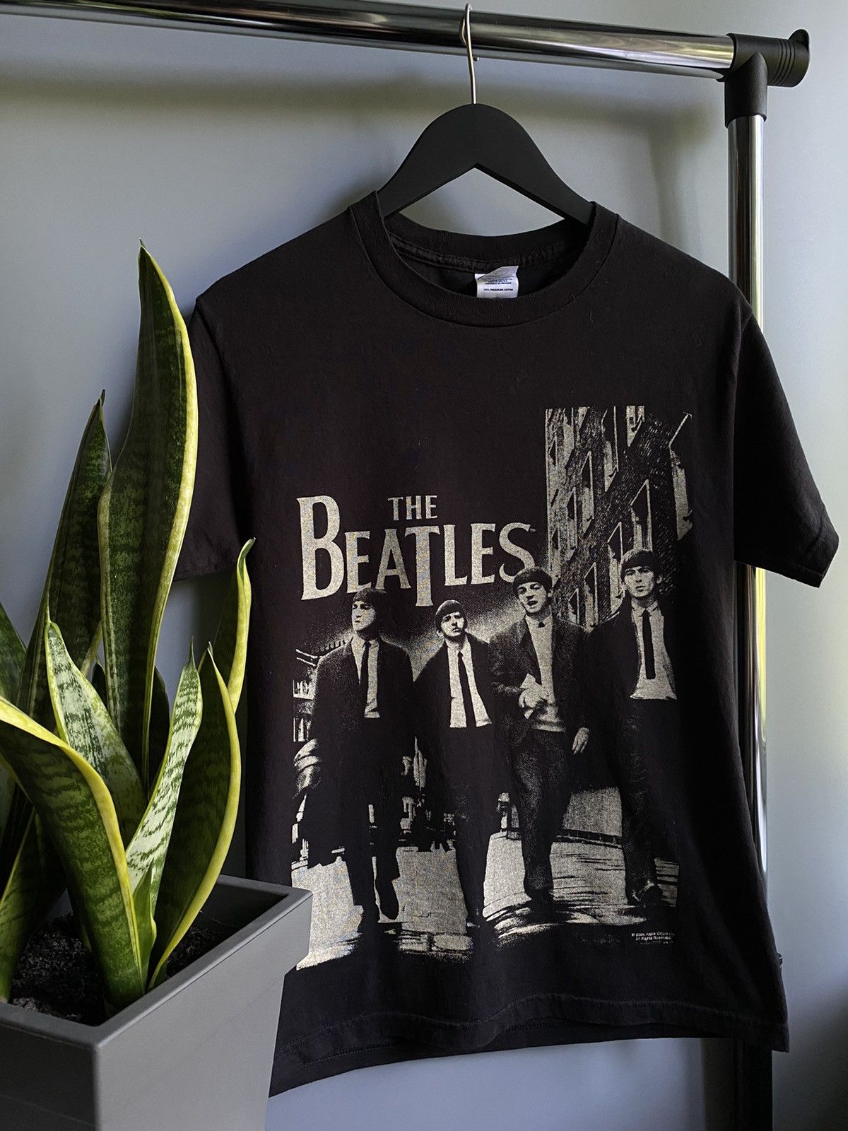 Band Tees The Beatles 2004 Band T Shirt Men’s S Black Big Logo Size US S / EU 44-46 / 1 - 2 Thumbnail