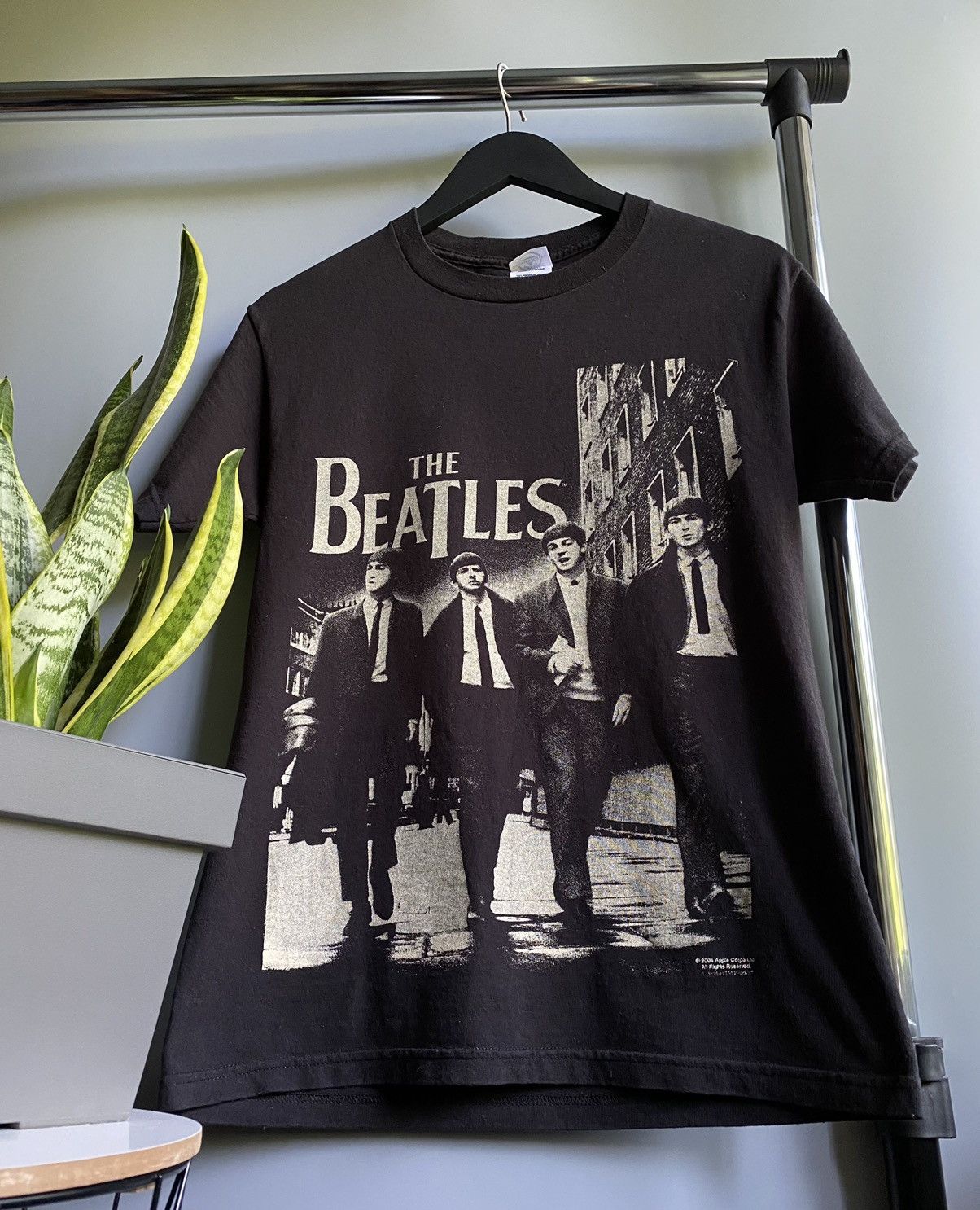 Band Tees The Beatles 2004 Band T Shirt Men’s S Black Big Logo Size US S / EU 44-46 / 1 - 5 Thumbnail