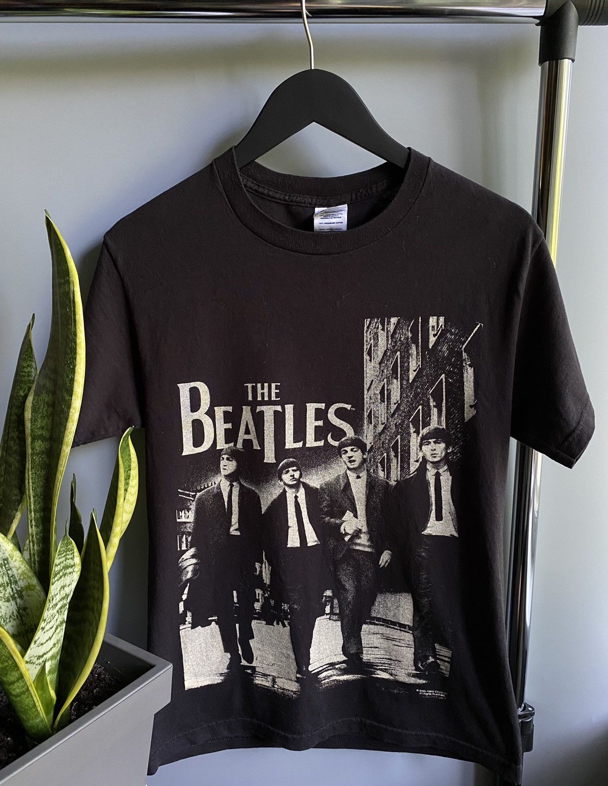 Band Tees The Beatles 2004 Band T Shirt Men’s S Black Big Logo Size US S / EU 44-46 / 1 - 4 Thumbnail