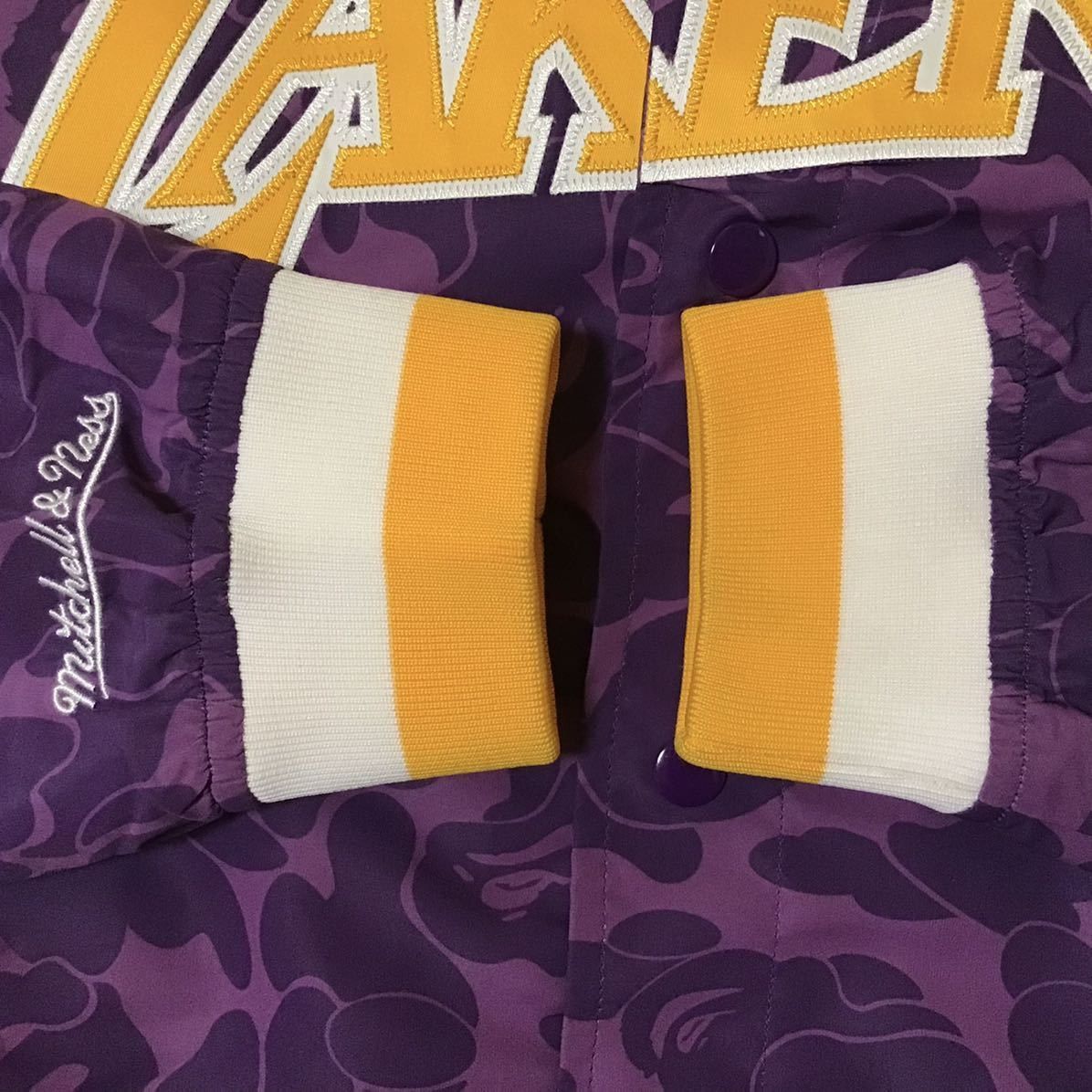Bape × Mitchell & Ness Mitchell & Ness × BAPE LAKERS WARM UP JACKET snoop Size US M / EU 48-50 / 2 - 6 Thumbnail