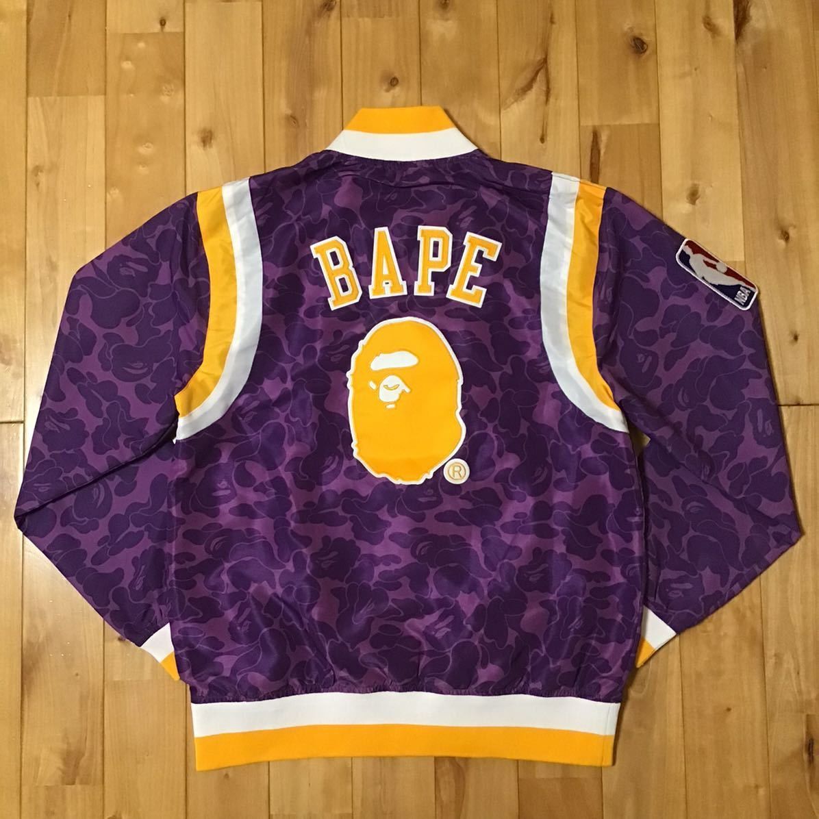 Bape × Mitchell & Ness Mitchell & Ness × BAPE LAKERS WARM UP JACKET snoop Size US M / EU 48-50 / 2 - 3 Thumbnail