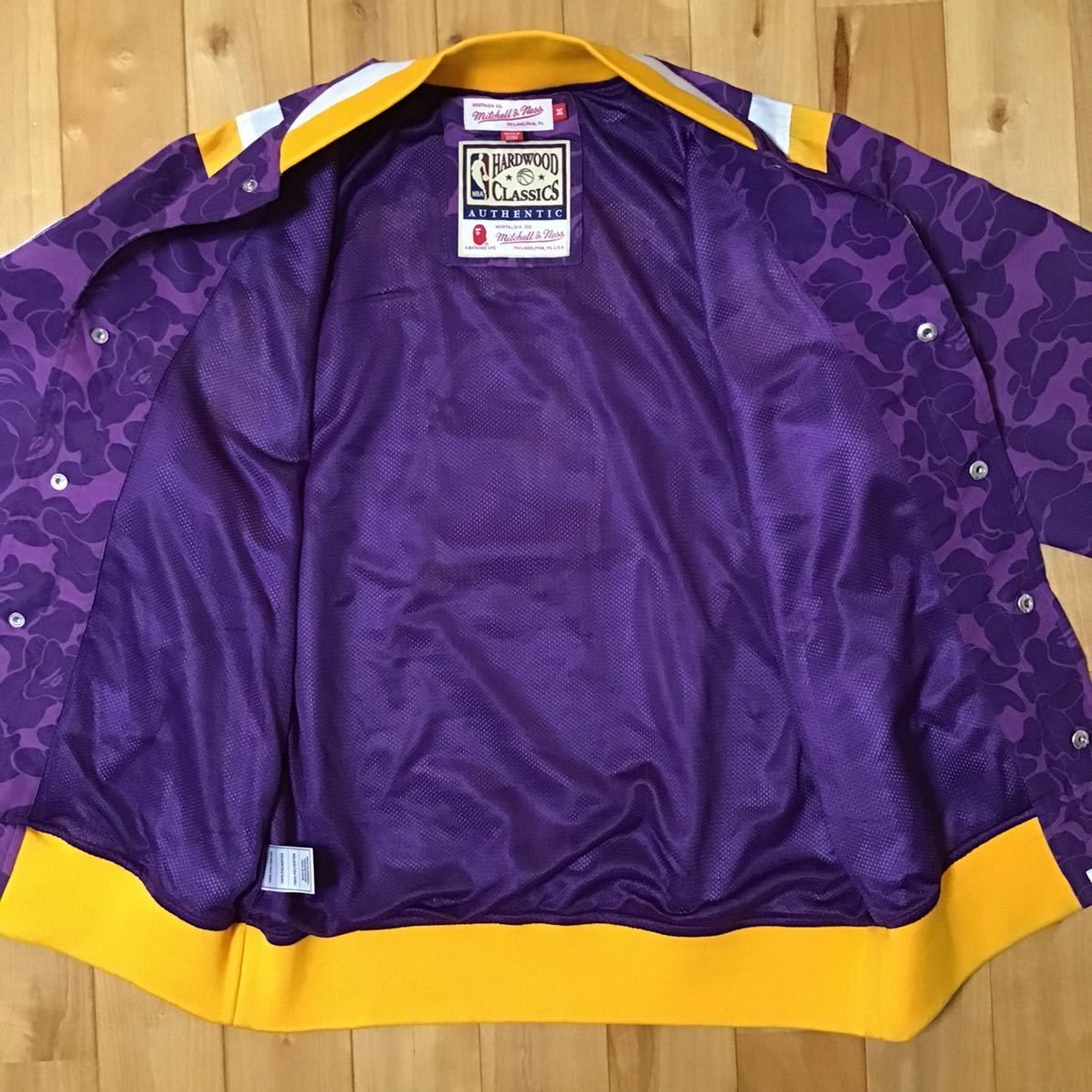 Bape × Mitchell & Ness Mitchell & Ness × BAPE LAKERS WARM UP JACKET snoop Size US M / EU 48-50 / 2 - 7 Thumbnail