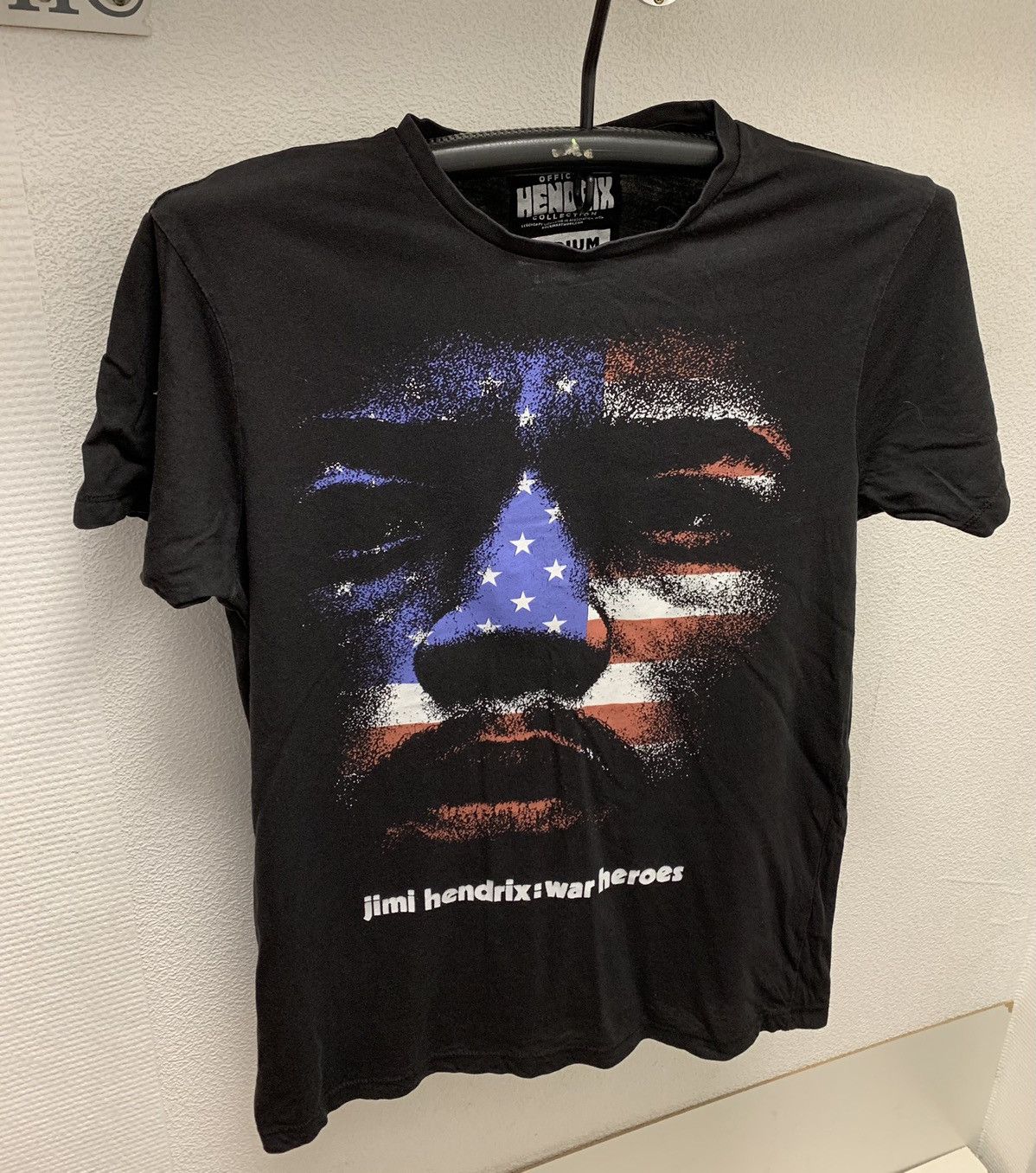 Band Tees Jimi Hendrix war heroes t-shirt black M size 2013 usa logo Size US M / EU 48-50 / 2 - 1 Thumbnail