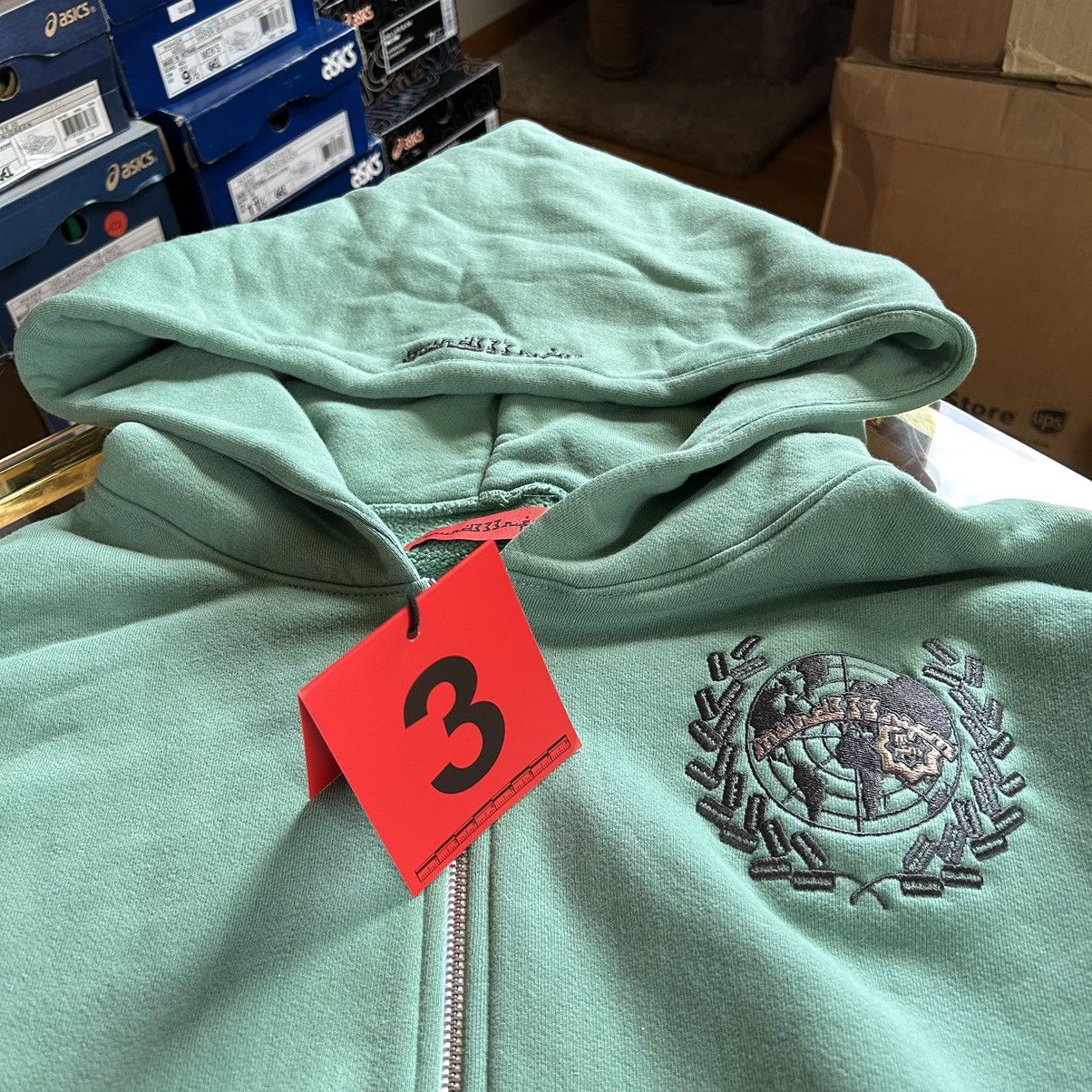 Aris Tatalovich × murd333r.fm PEACEMAKER BOXY CROPPED HEAVYWEiGHT ZiP UP HOODiE GREEN Size US L / EU 52-54 / 3 - 6 Thumbnail