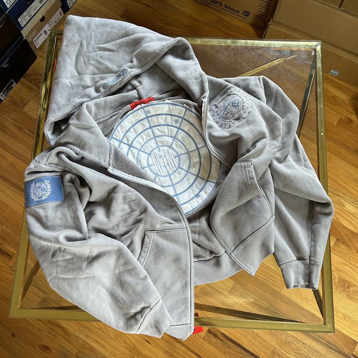 Aris Tatalovich × murd333r.fm PEACEMAKER BOXY CROPPED HEAVYWEiGHT ZiP UP HOODiE GREY Size US L / EU 52-54 / 3 - 10 Thumbnail