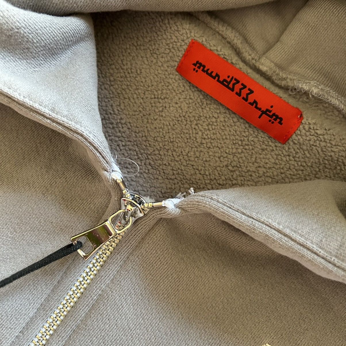 Aris Tatalovich × murd333r.fm PEACEMAKER BOXY CROPPED HEAVYWEiGHT ZiP UP HOODiE GREY Size US L / EU 52-54 / 3 - 5 Thumbnail
