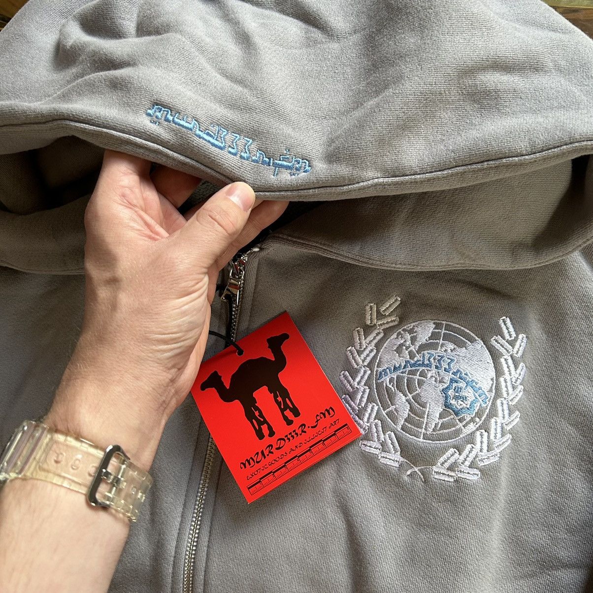 Aris Tatalovich × murd333r.fm PEACEMAKER BOXY CROPPED HEAVYWEiGHT ZiP UP HOODiE GREY Size US L / EU 52-54 / 3 - 4 Thumbnail