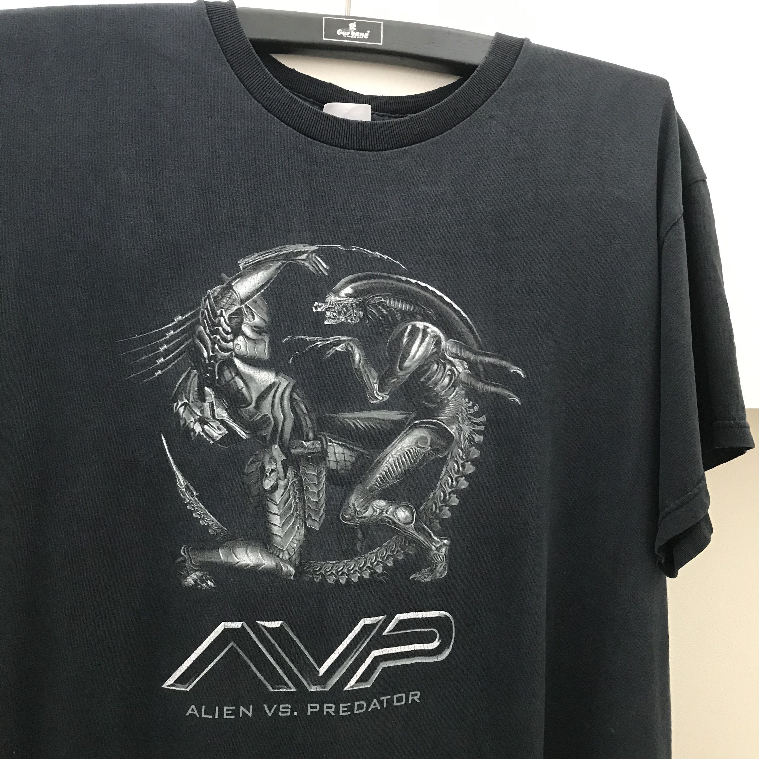 image of Expert Horror x Movie Vintage 2004 Alien Vs Predator Movie Promo Tee Faded in Black, Men's (Size XL