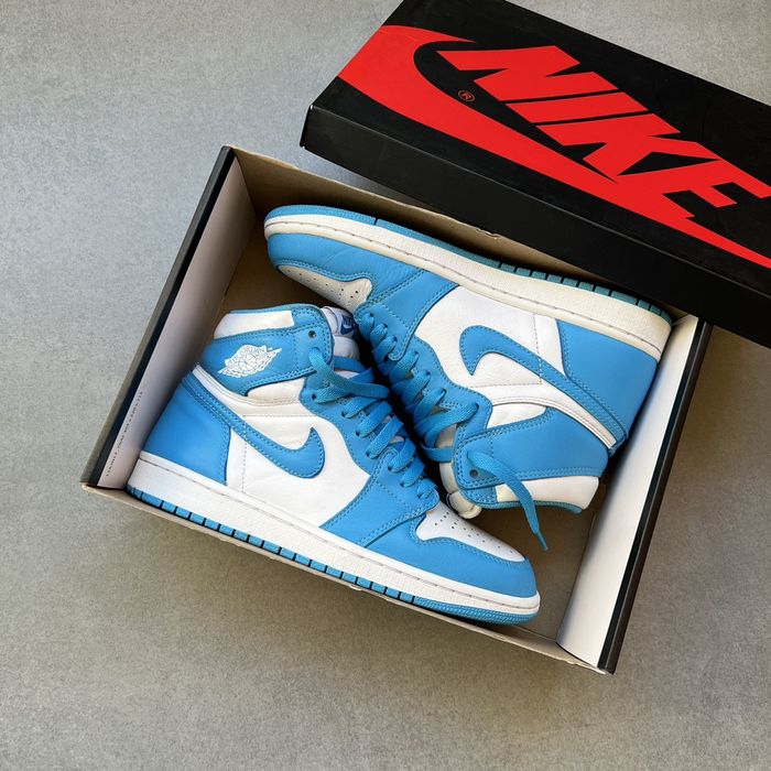 Air Jordan 1 Retro High OG 'UNC' 555088-117