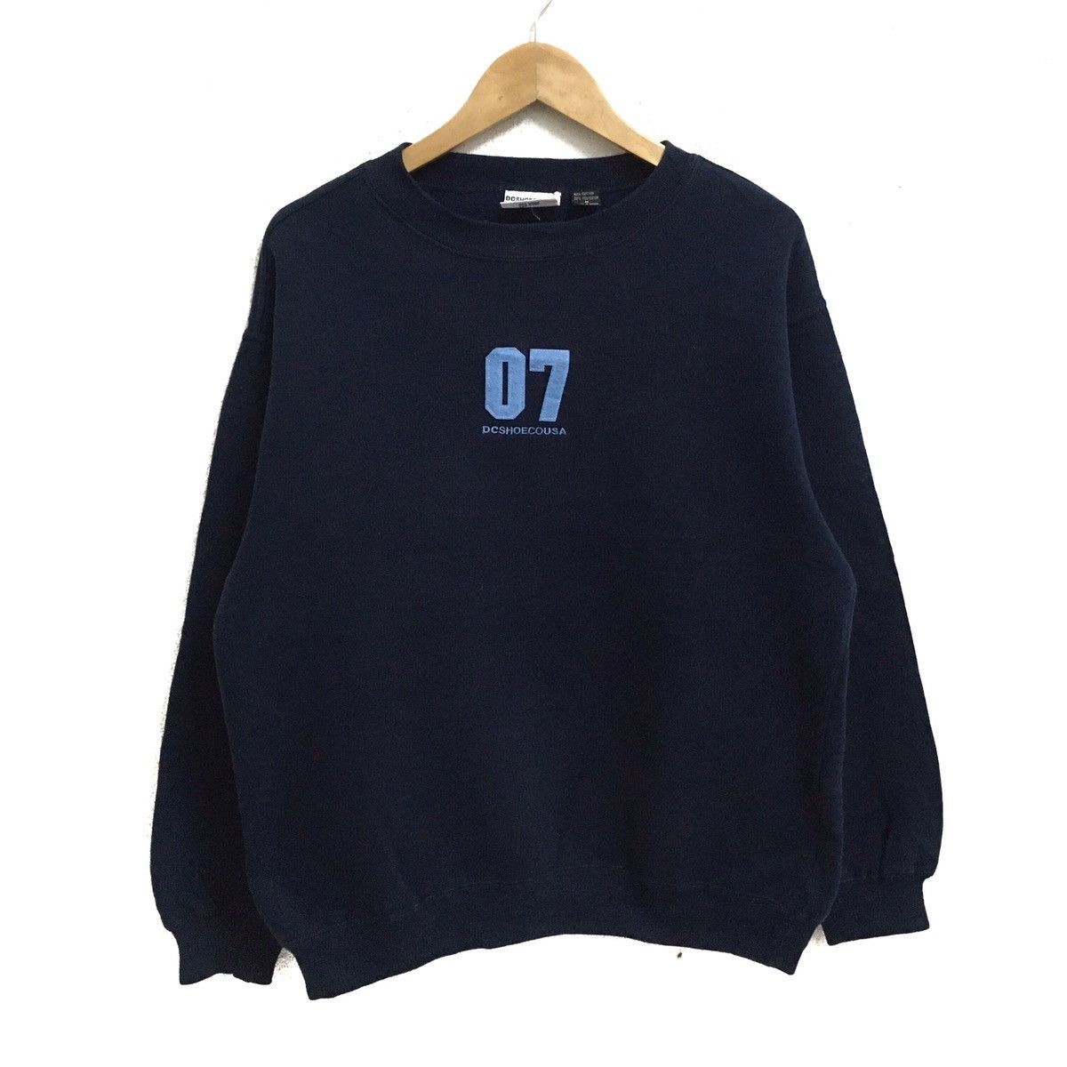 Vintage Vintage DC SHOES Skate Streetwear Center Logo Sweatshirt Size US M / EU 48-50 / 2 - 1 Thumbnail