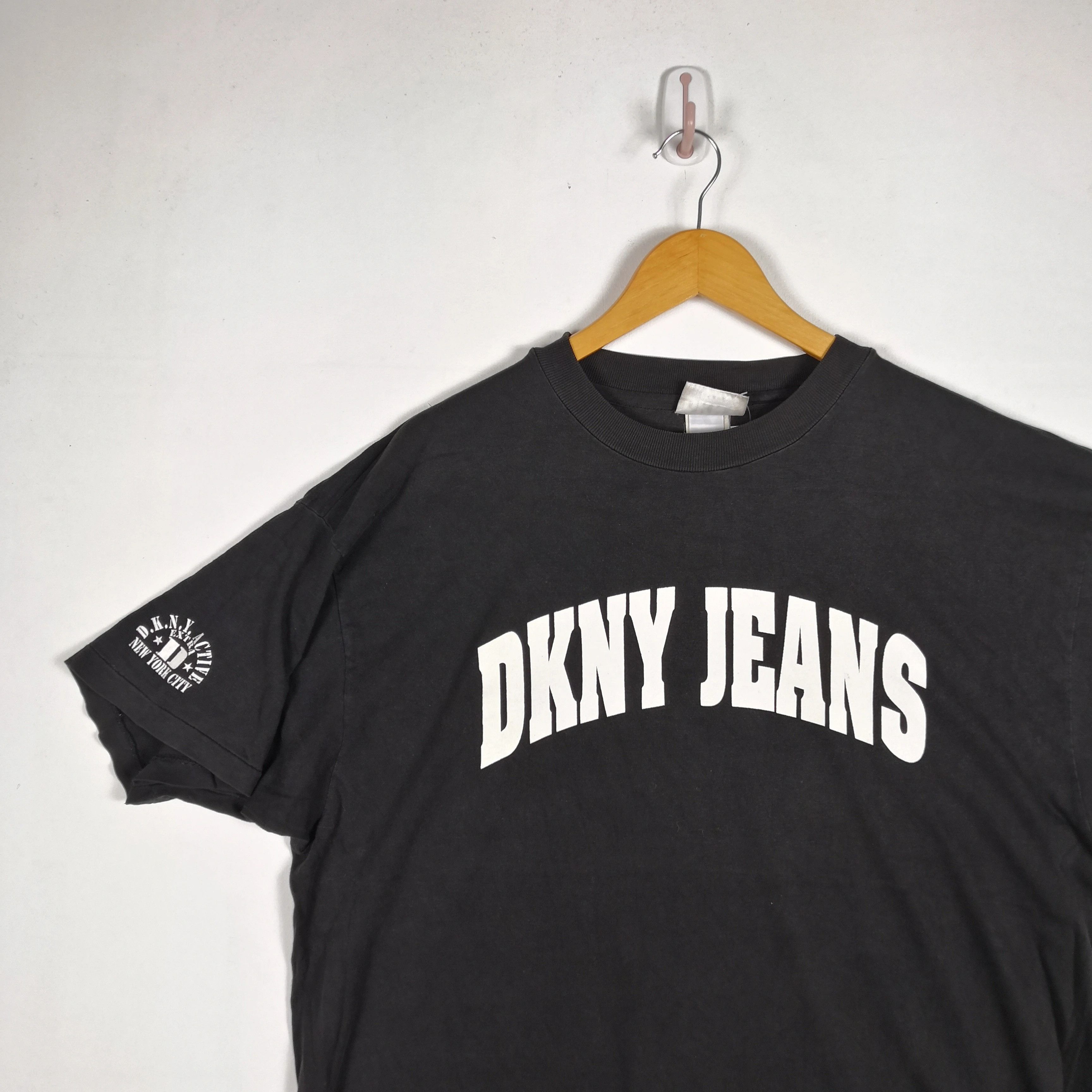 DKNY Vintage DKNY T Shirt DKNY Jeans Crewneck Tee Size US L / EU 52-54 / 3 - 2 Thumbnail