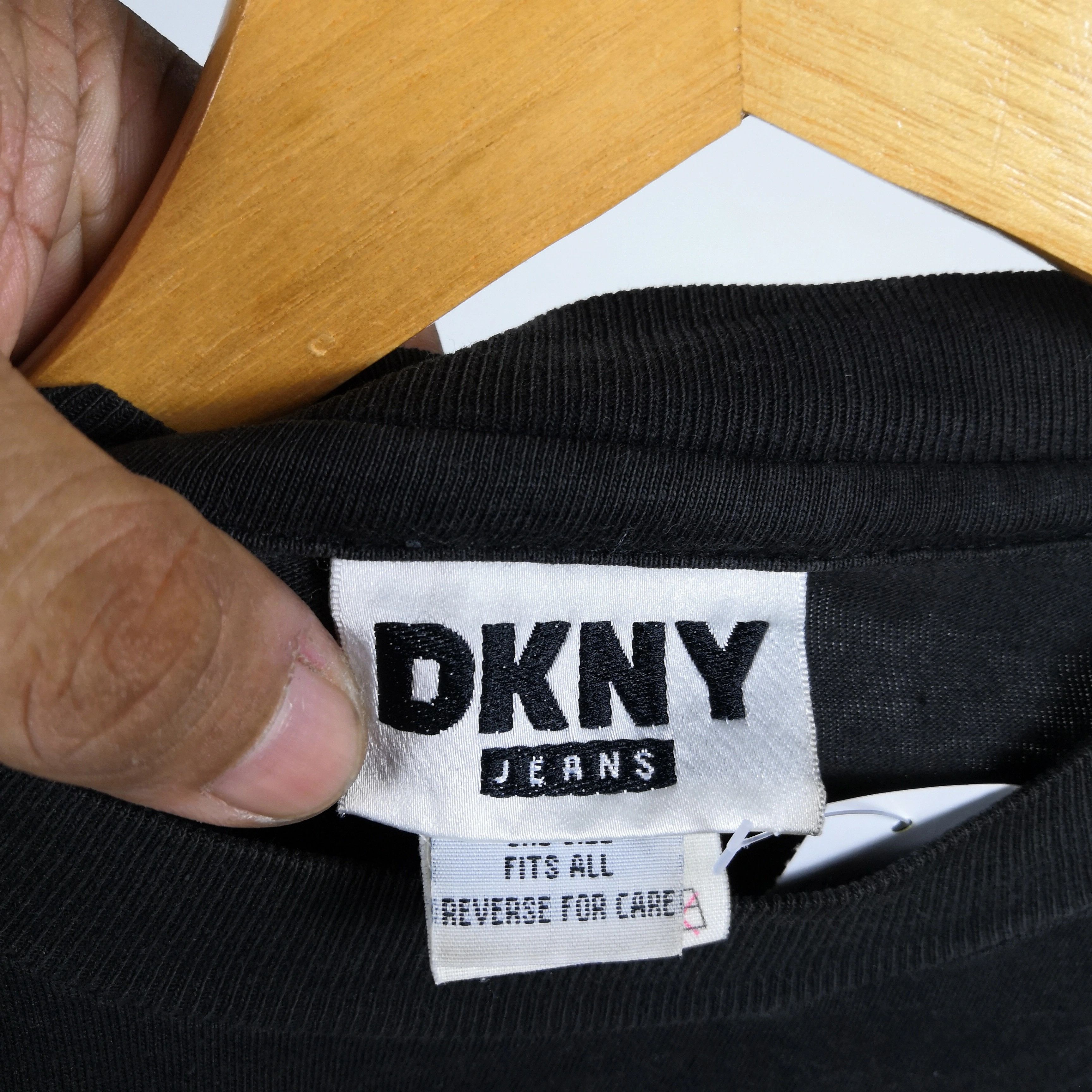 DKNY Vintage DKNY T Shirt DKNY Jeans Crewneck Tee Size US L / EU 52-54 / 3 - 4 Thumbnail