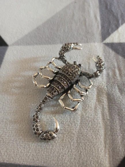 Vintage Retro Scorpion Rhinestone Brooch Pin Size ONE SIZE - 2 Thumbnail