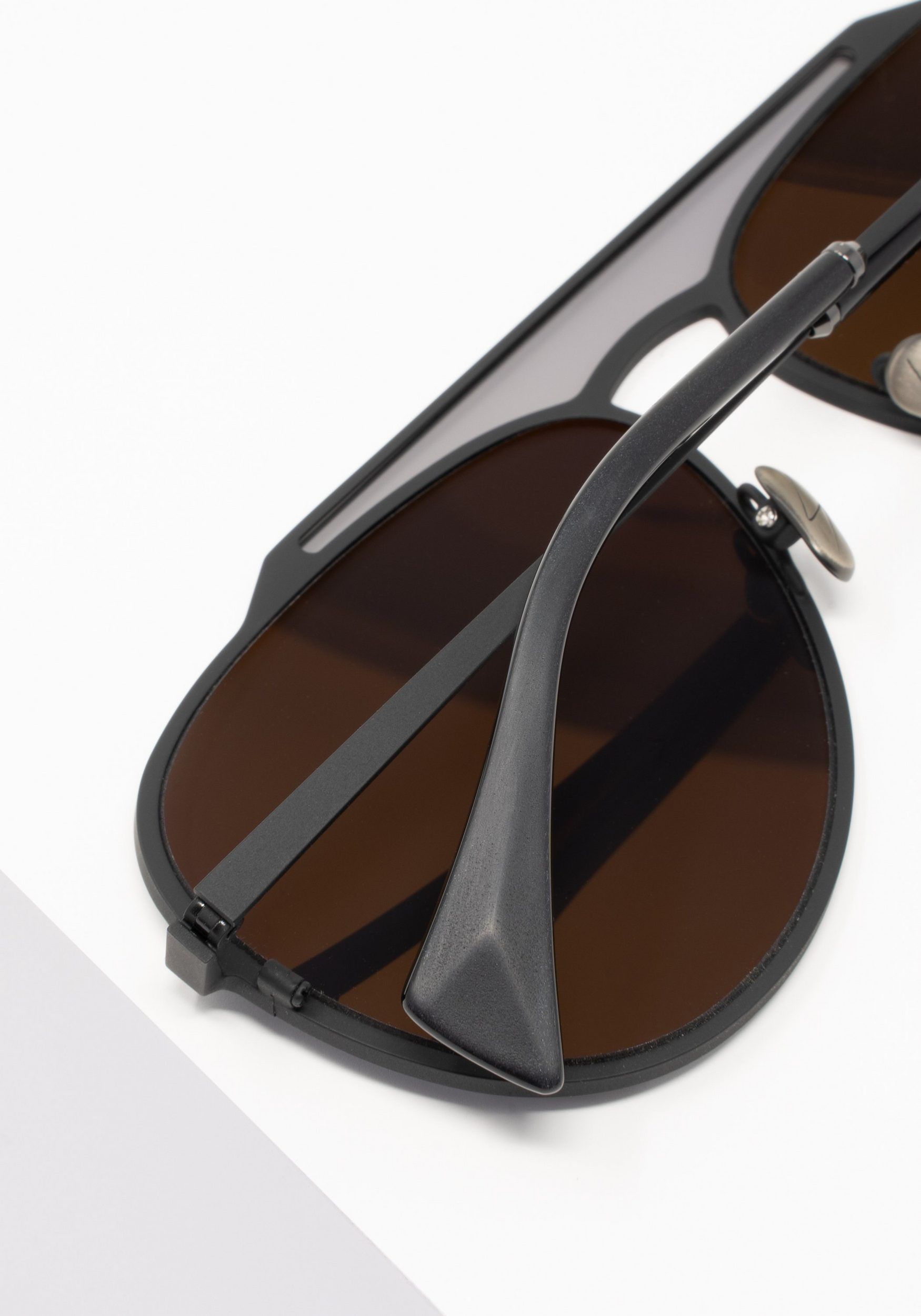 Yohji Yamamoto Yohji Yamamoto YY7039 Aviator Sunglasses - Black. Size ONE SIZE - 2 Thumbnail