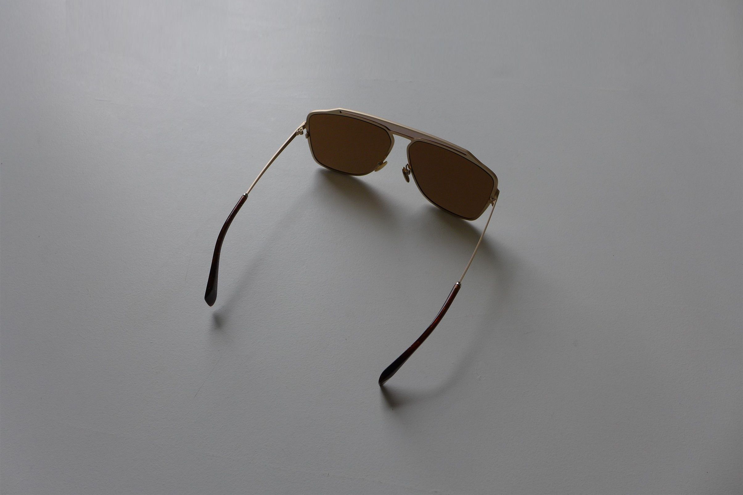 Yohji Yamamoto Yohji Yamamoto YY7040 Aviator Sunglasses - Matte Gold. Size ONE SIZE - 7 Thumbnail