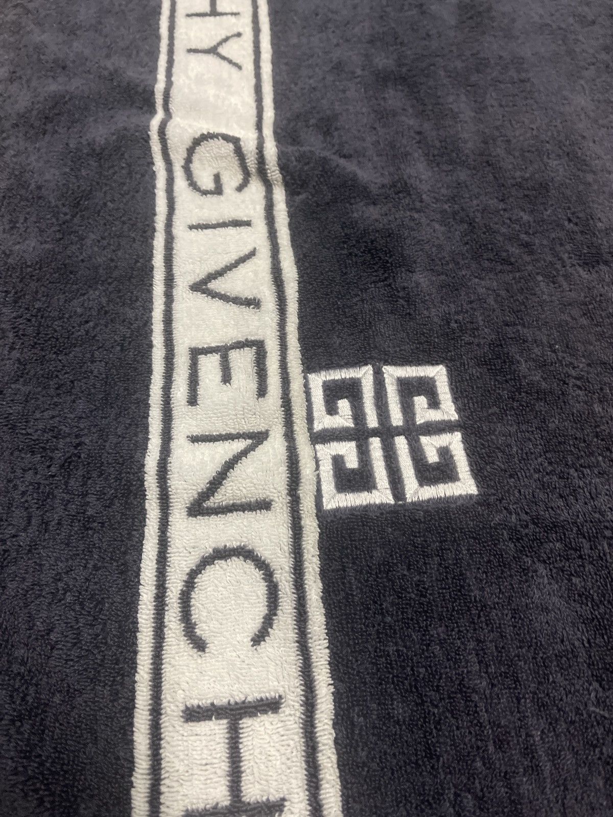 Designer × Givenchy × Vintage VINTAGE GIVENCHY TOWEL VERY RARE Size ONE SIZE - 2 Thumbnail