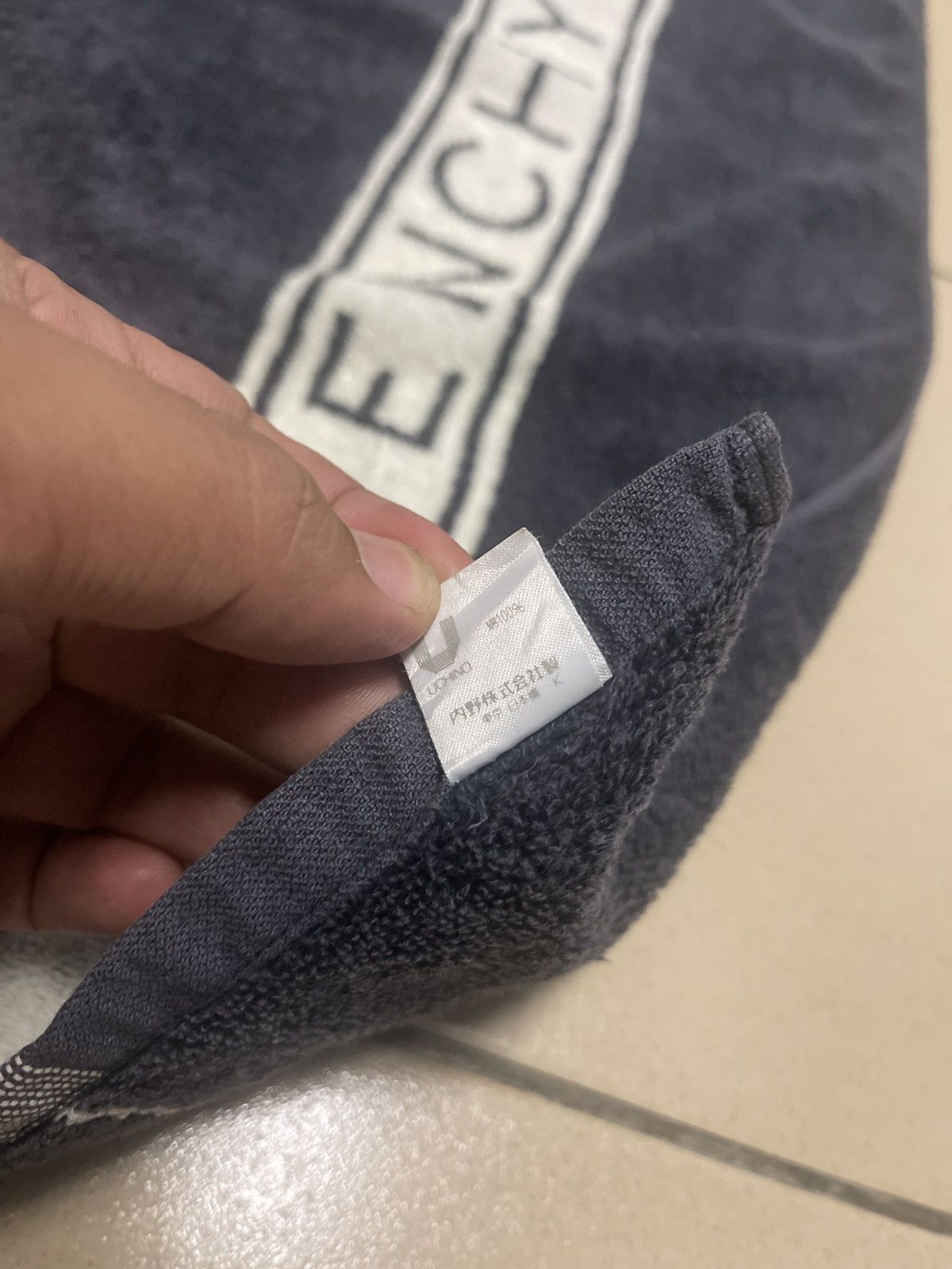 Designer × Givenchy × Vintage VINTAGE GIVENCHY TOWEL VERY RARE Size ONE SIZE - 6 Thumbnail