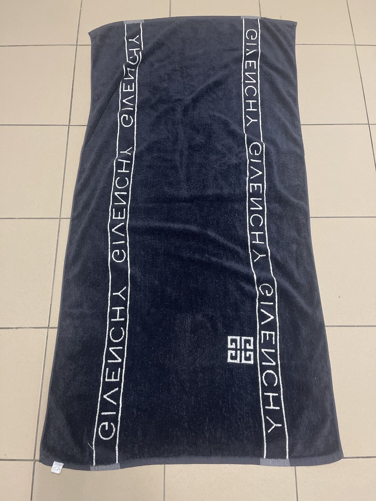 Designer × Givenchy × Vintage VINTAGE GIVENCHY TOWEL VERY RARE Size ONE SIZE - 7 Thumbnail